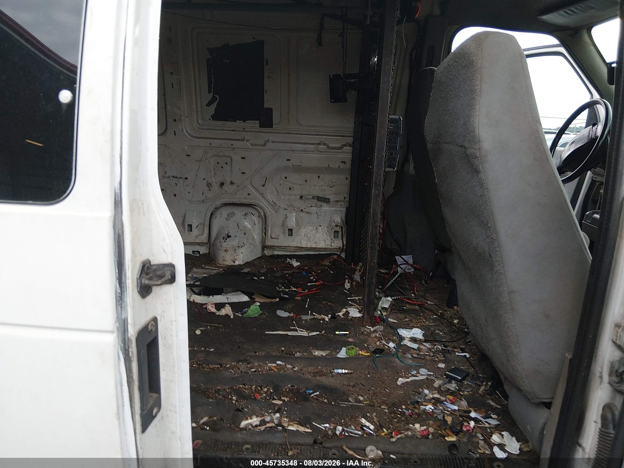 2000 Ford E-250 Commercial/recreational Белый vin: 1FTNS24L8YHB07973