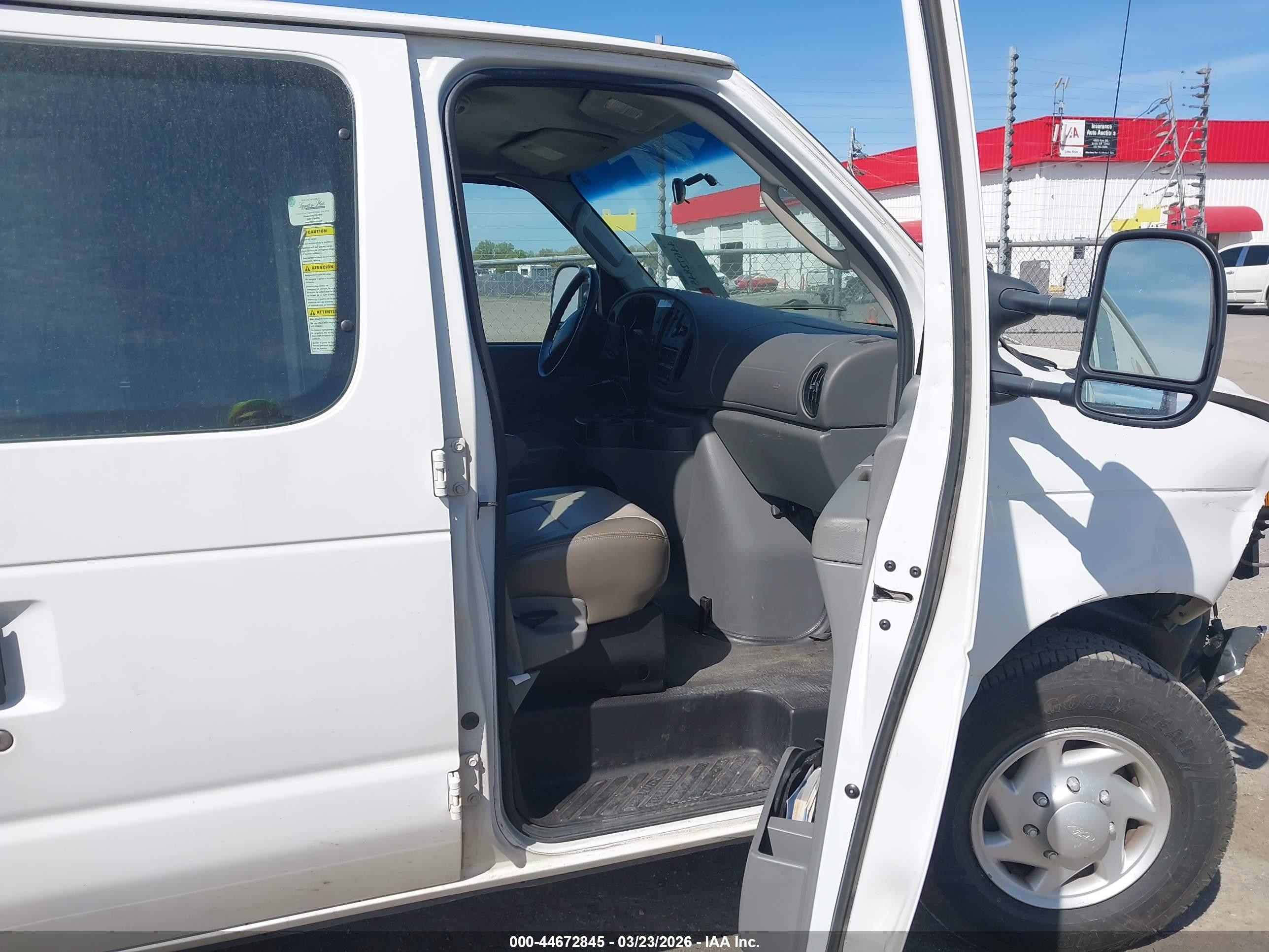 2008 Ford E-250 Commercial/recreational Белый vin: 1FTNS24L98DA19232