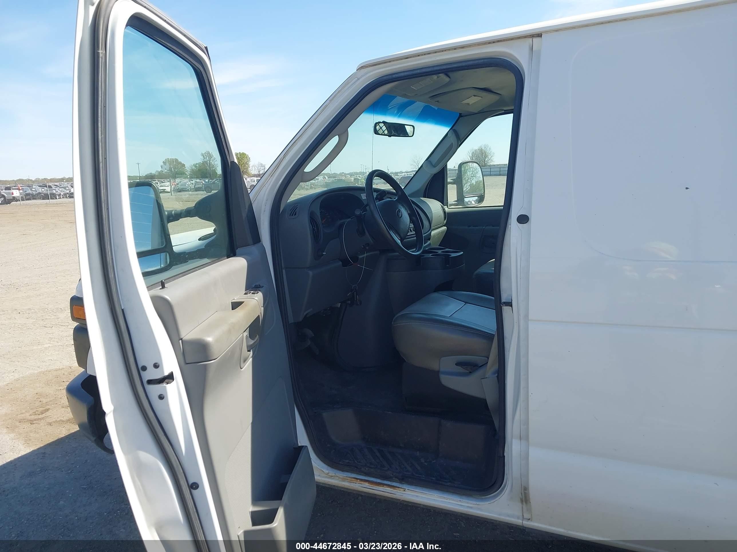2008 Ford E-250 Commercial/recreational Белый vin: 1FTNS24L98DA19232