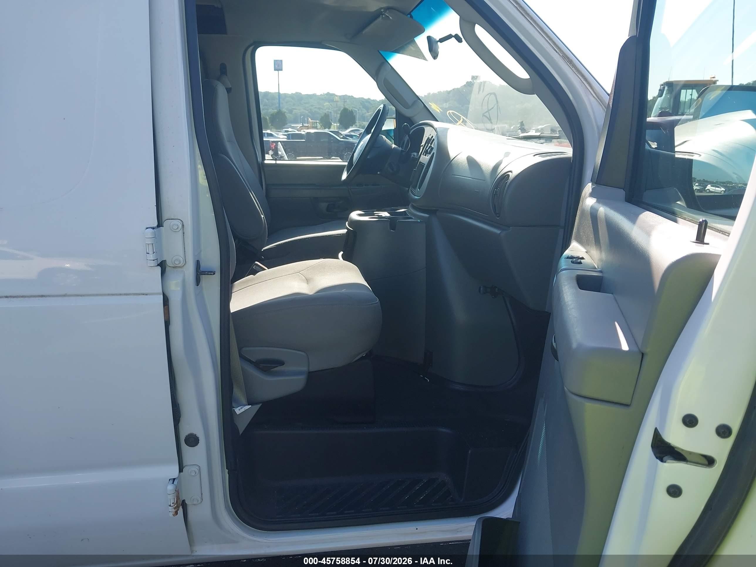 2007 Ford E-250 Commercial/recreational White vin: 1FTNS24LX7DA28360