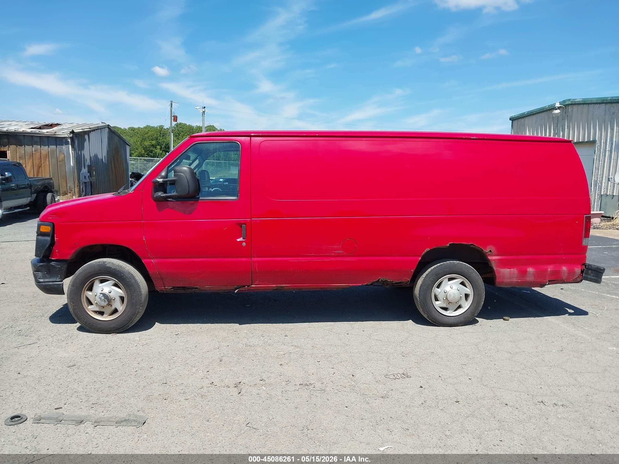 2008 Ford E-250 Commercial/recreational Red vin: 1FTNS24W08DA38195
