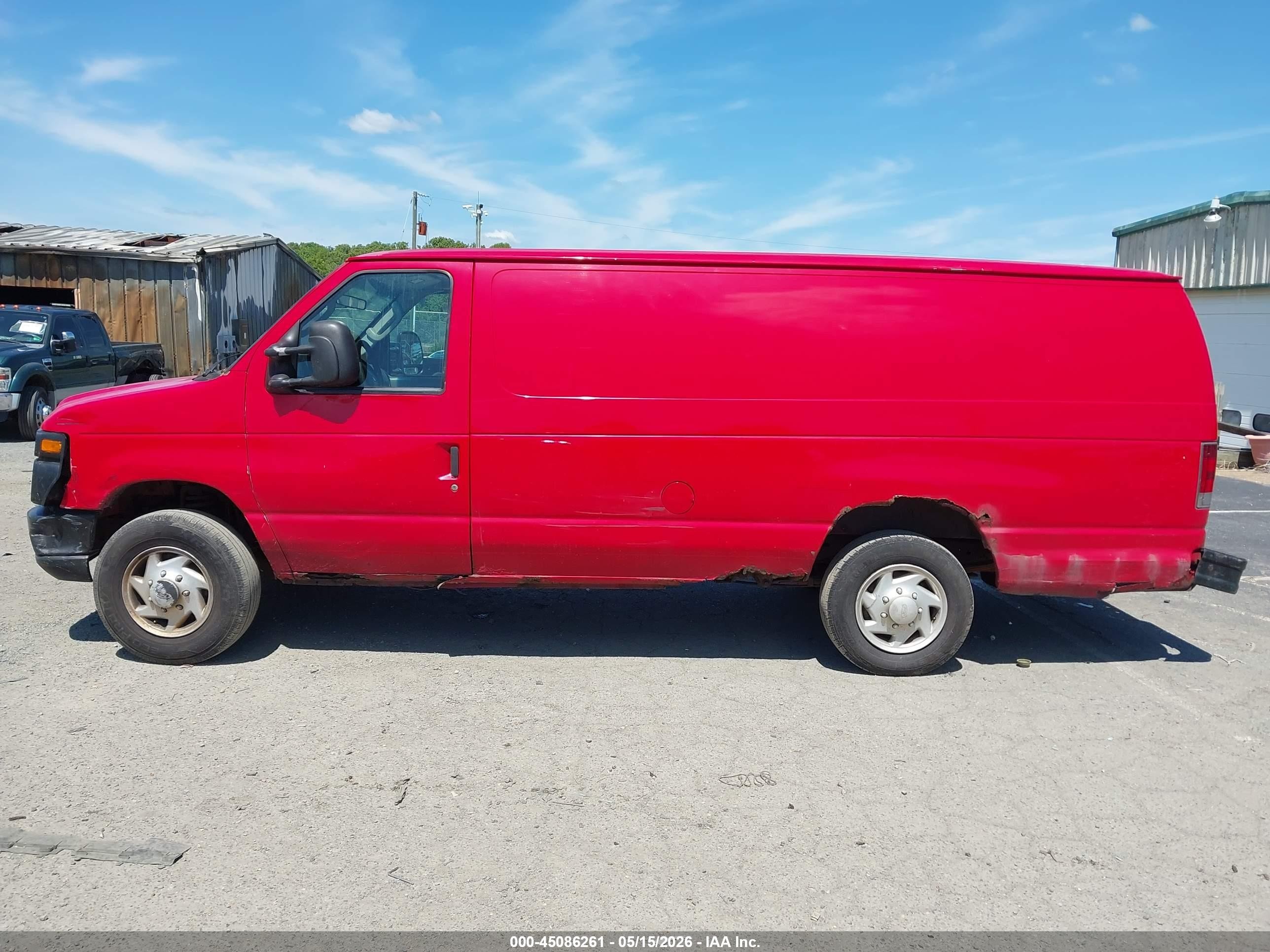 2008 Ford E-250 Commercial/recreational Red vin: 1FTNS24W08DA38195