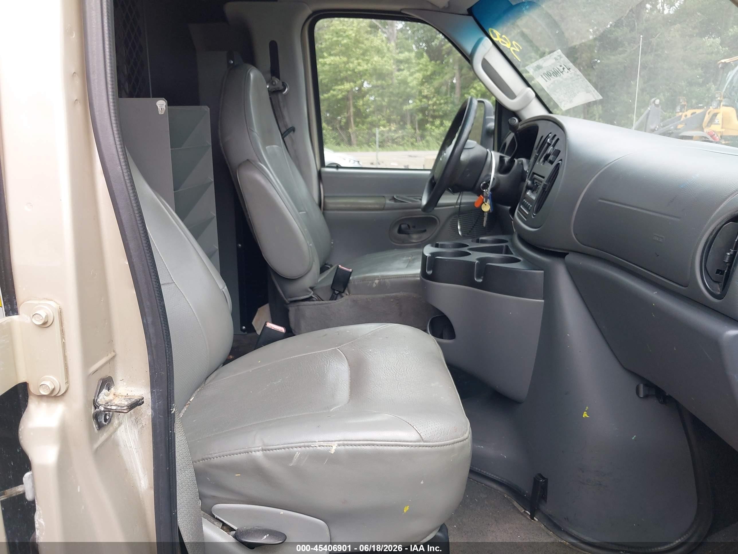 2008 Ford E-250 Commercial/recreational Золотой vin: 1FTNS24W18DB41514
