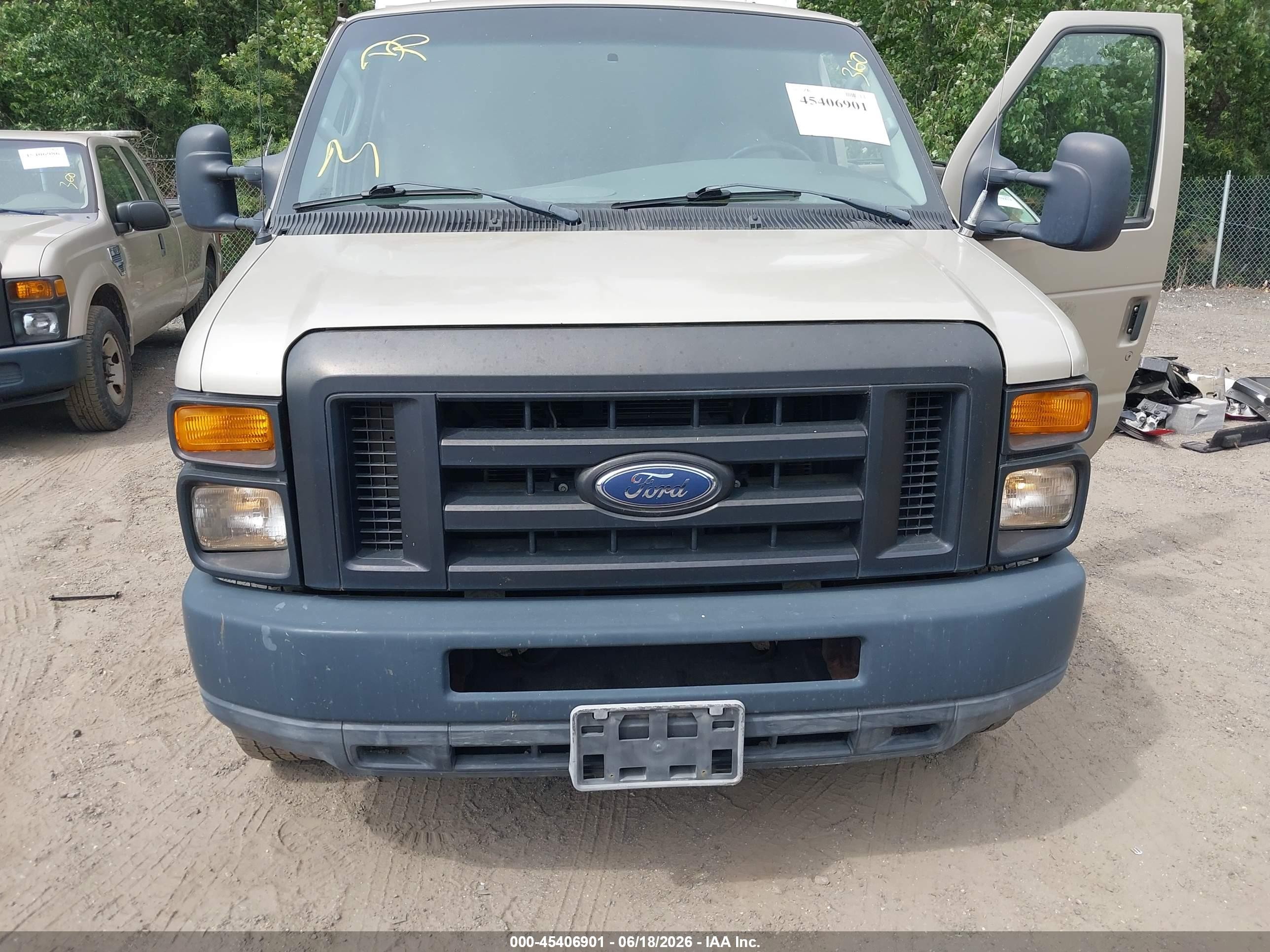2008 Ford E-250 Commercial/recreational Золотой vin: 1FTNS24W18DB41514