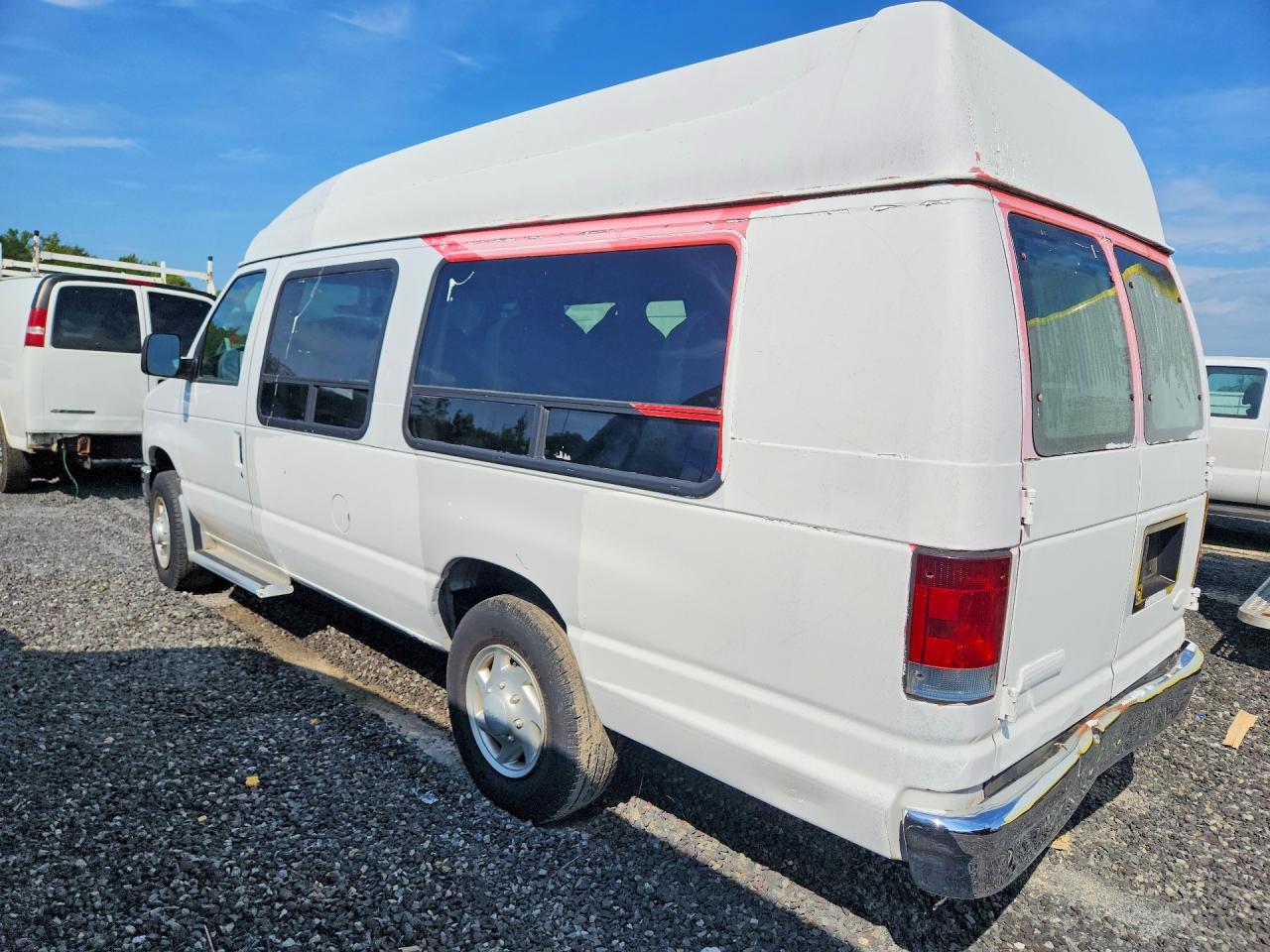 2008 Ford Econoline E250 Van White vin: 1FTNS24W18DB51489