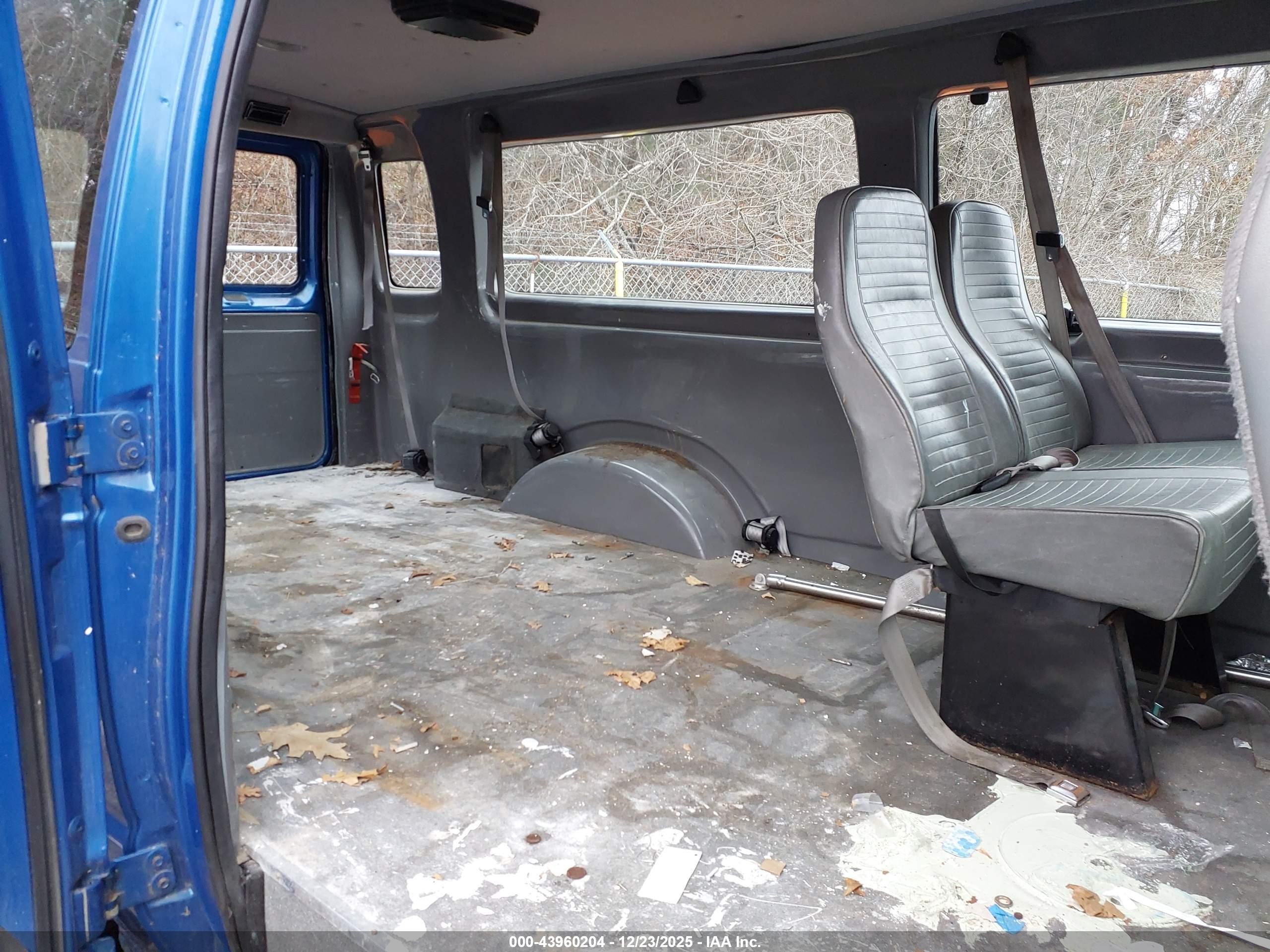 2007 Ford E-250 Commercial/recreational Blue vin: 1FTNS24W27DB24638
