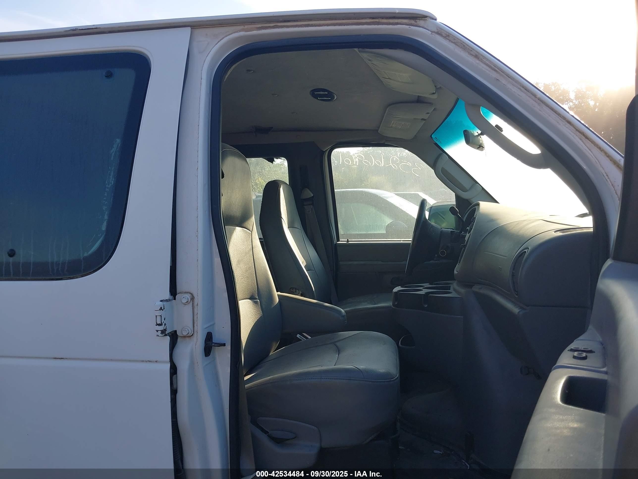 2007 Ford E-250 Commercial/recreational White vin: 1FTNS24W27DB24719