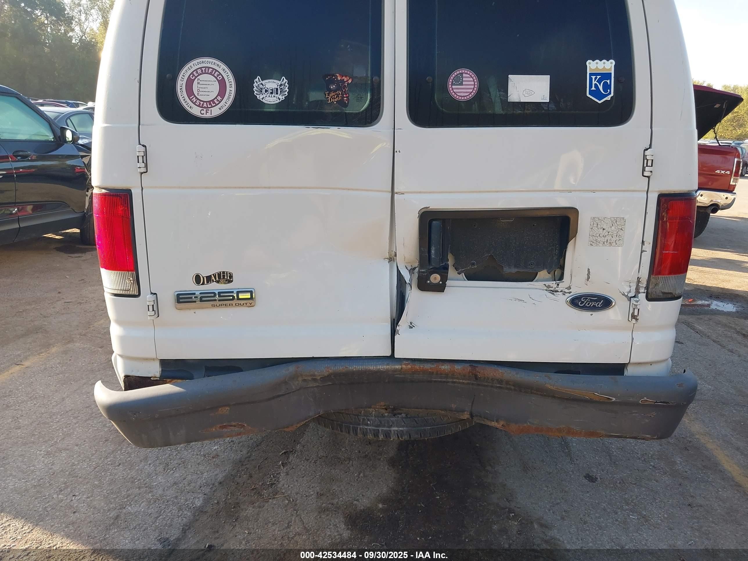 2007 Ford E-250 Commercial/recreational White vin: 1FTNS24W27DB24719