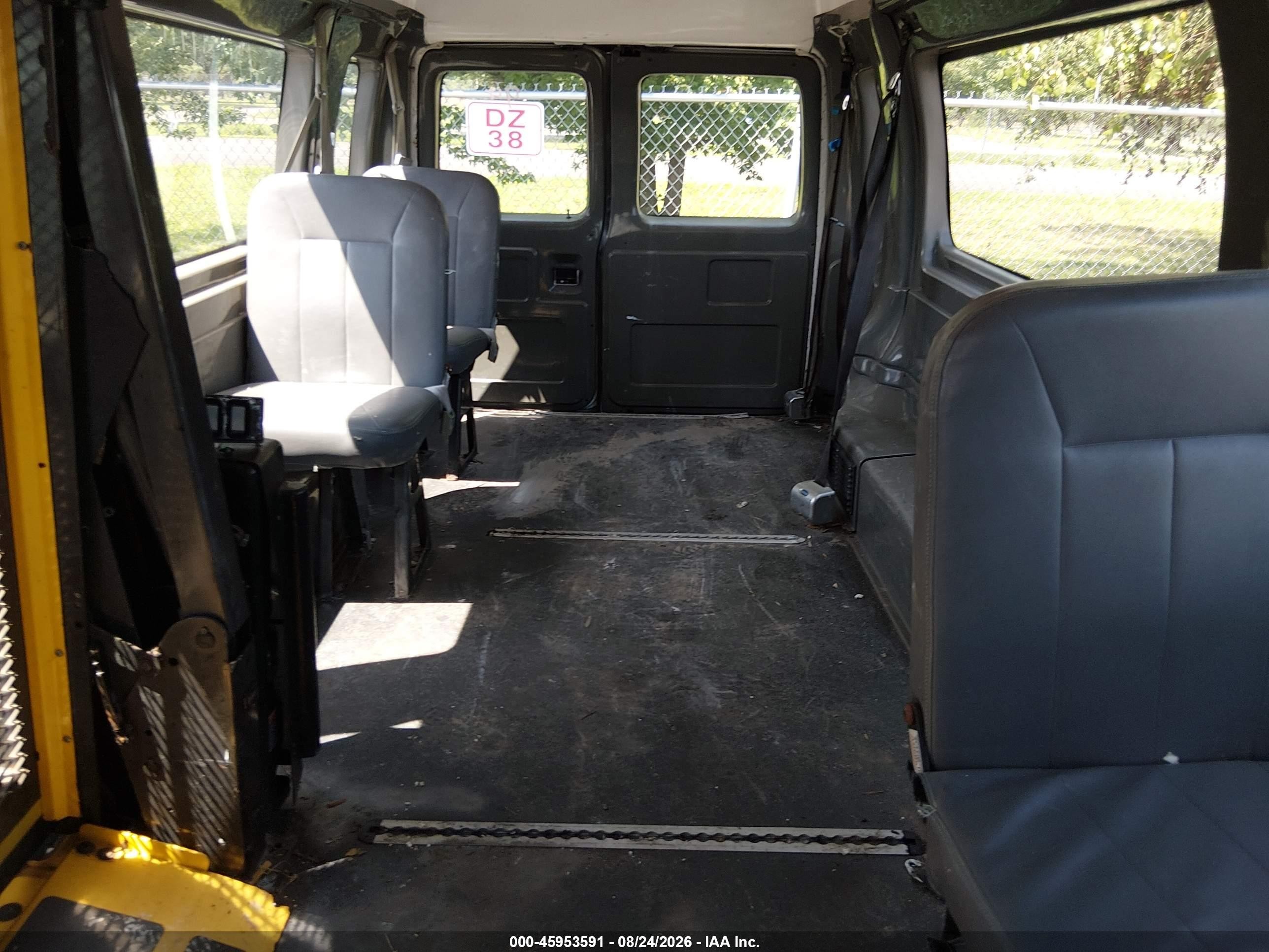 2007 Ford E-250 Commercial/recreational White vin: 1FTNS24W37DA45642