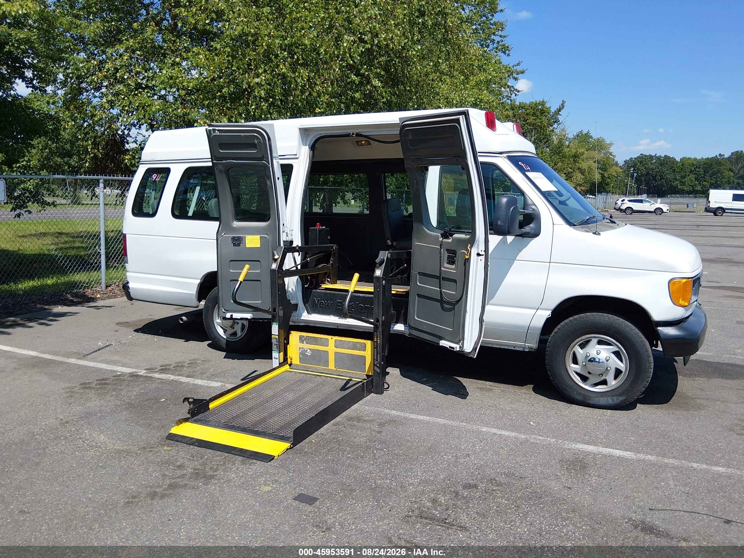 2007 Ford E-250 Commercial/recreational White vin: 1FTNS24W37DA45642