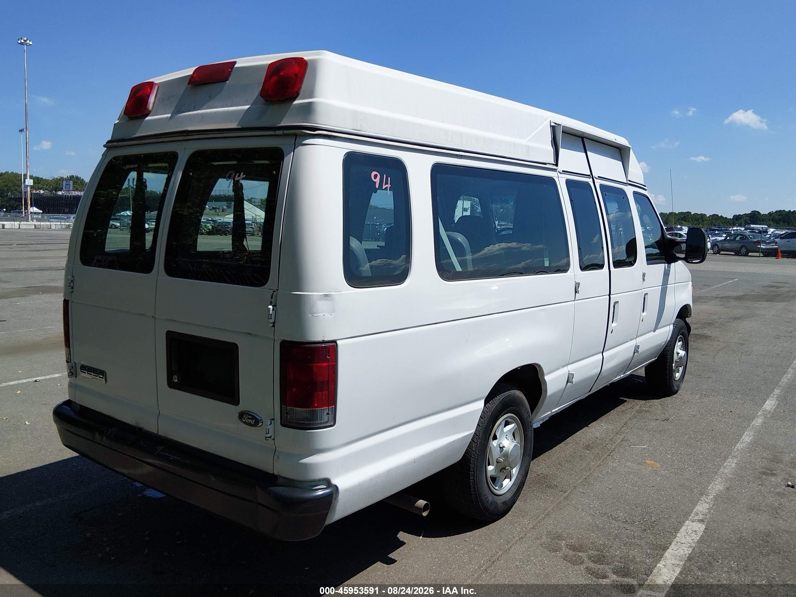 2007 Ford E-250 Commercial/recreational White vin: 1FTNS24W37DA45642