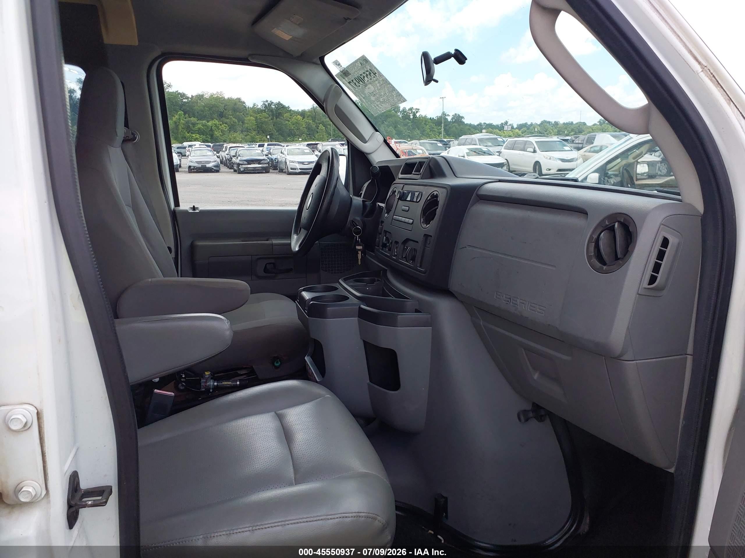 2009 Ford E-250 Commercial/recreational White vin: 1FTNS24W39DA25670