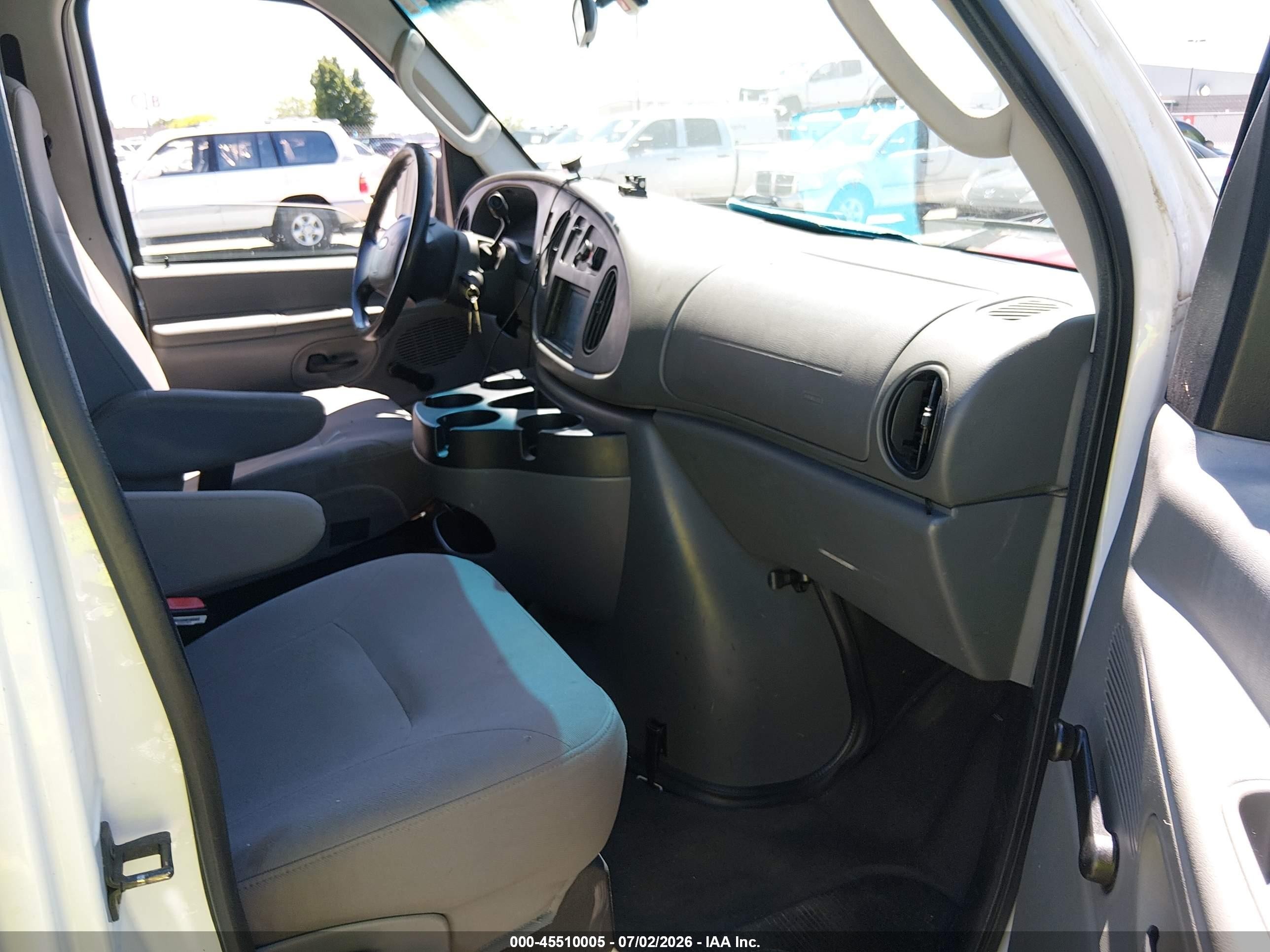 2006 Ford E-250 Commercial/recreational White vin: 1FTNS24W46HB27936
