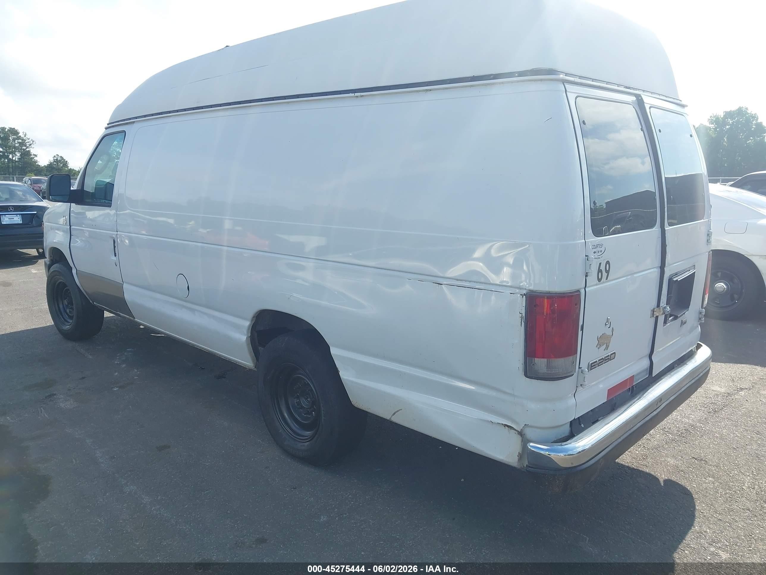 2009 Ford E-250 Commercial/recreational White vin: 1FTNS24W49DA93721