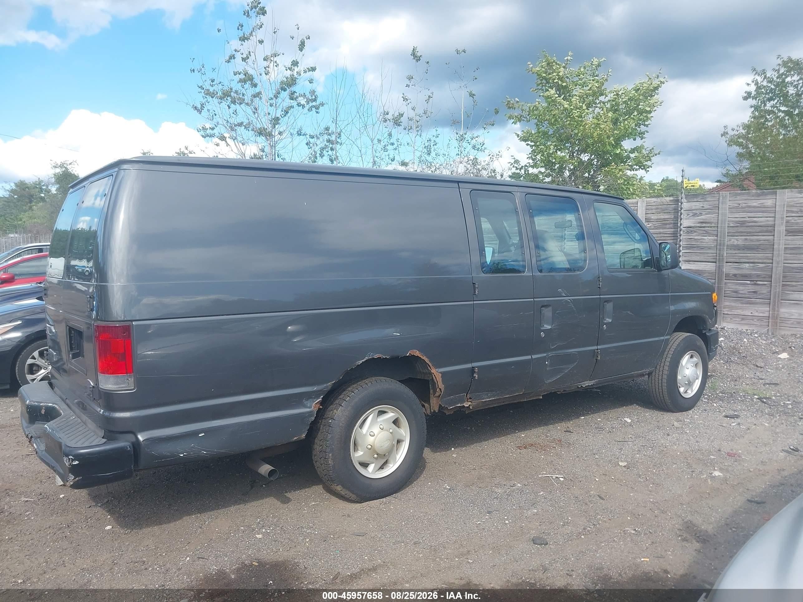 2008 Ford E-250 Commercial/recreational Gray vin: 1FTNS24W58DB05647