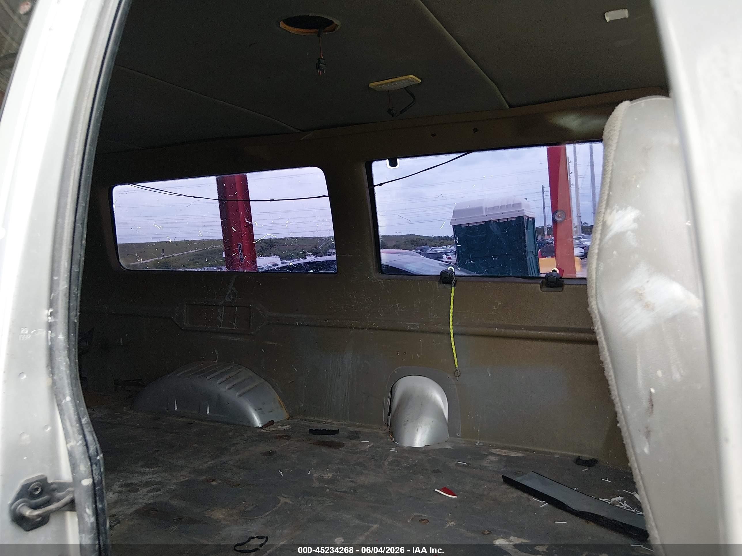2008 Ford E-250 Commercial/recreational White vin: 1FTNS24W58DB06684