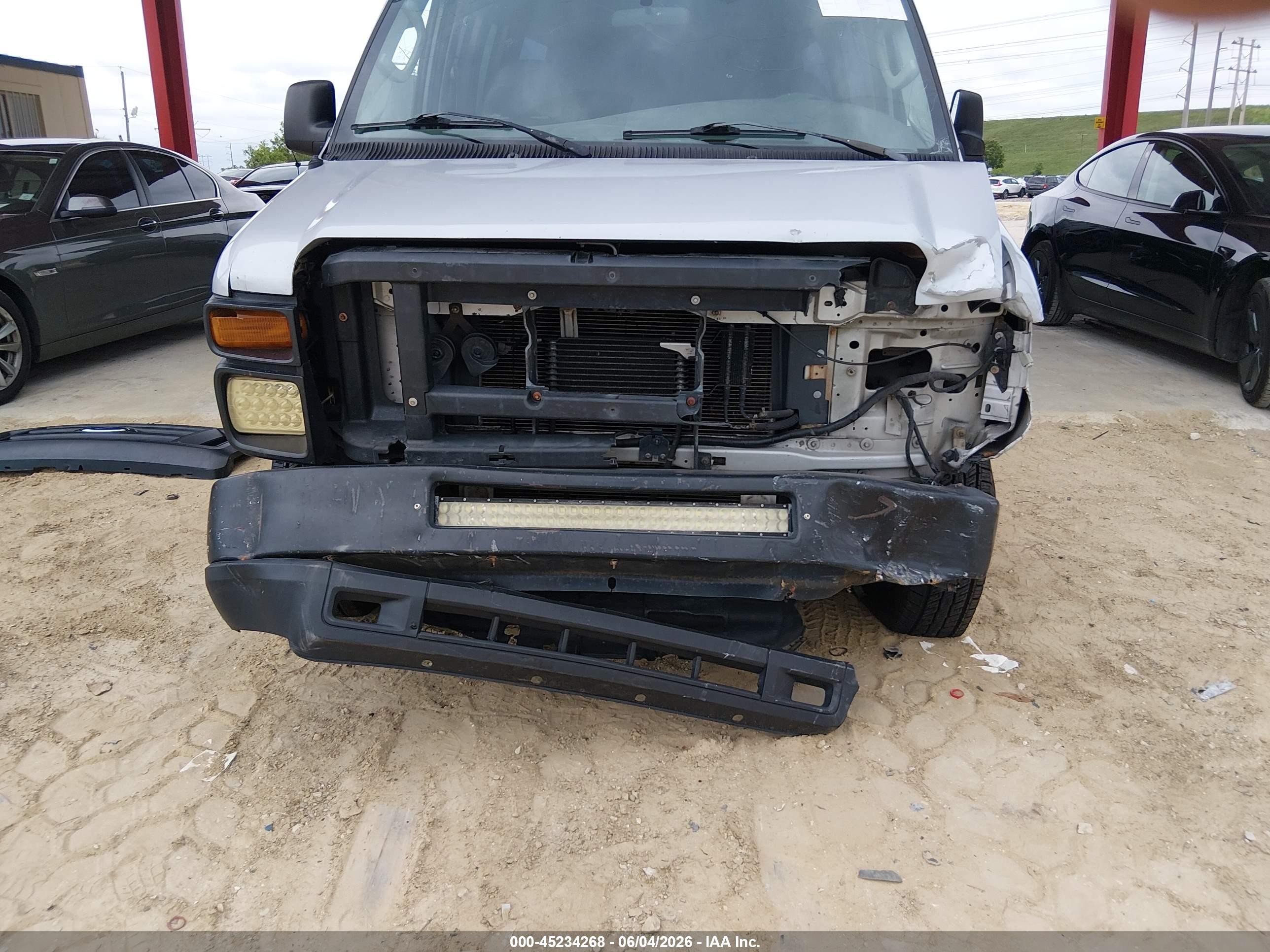 2008 Ford E-250 Commercial/recreational White vin: 1FTNS24W58DB06684