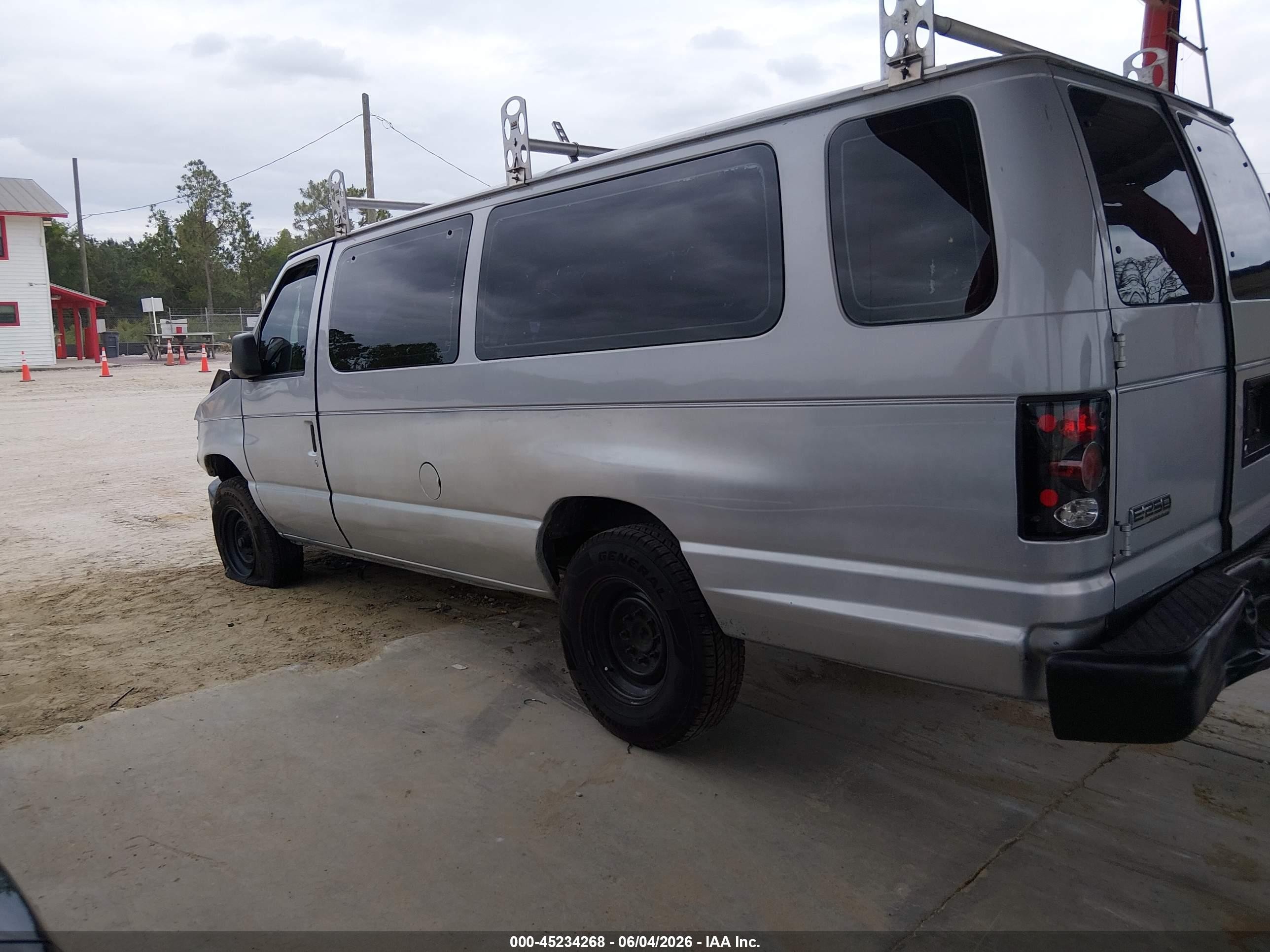 2008 Ford E-250 Commercial/recreational White vin: 1FTNS24W58DB06684