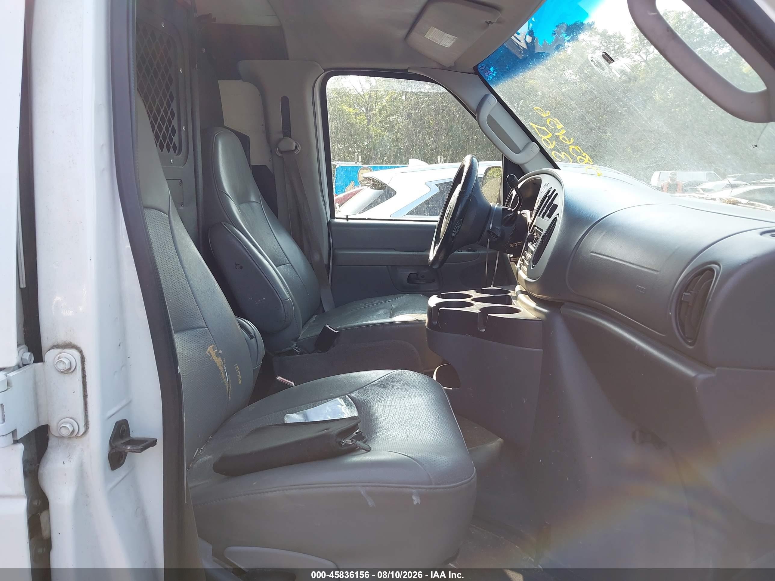 2008 Ford E-250 Commercial/recreational White vin: 1FTNS24W88DB05724