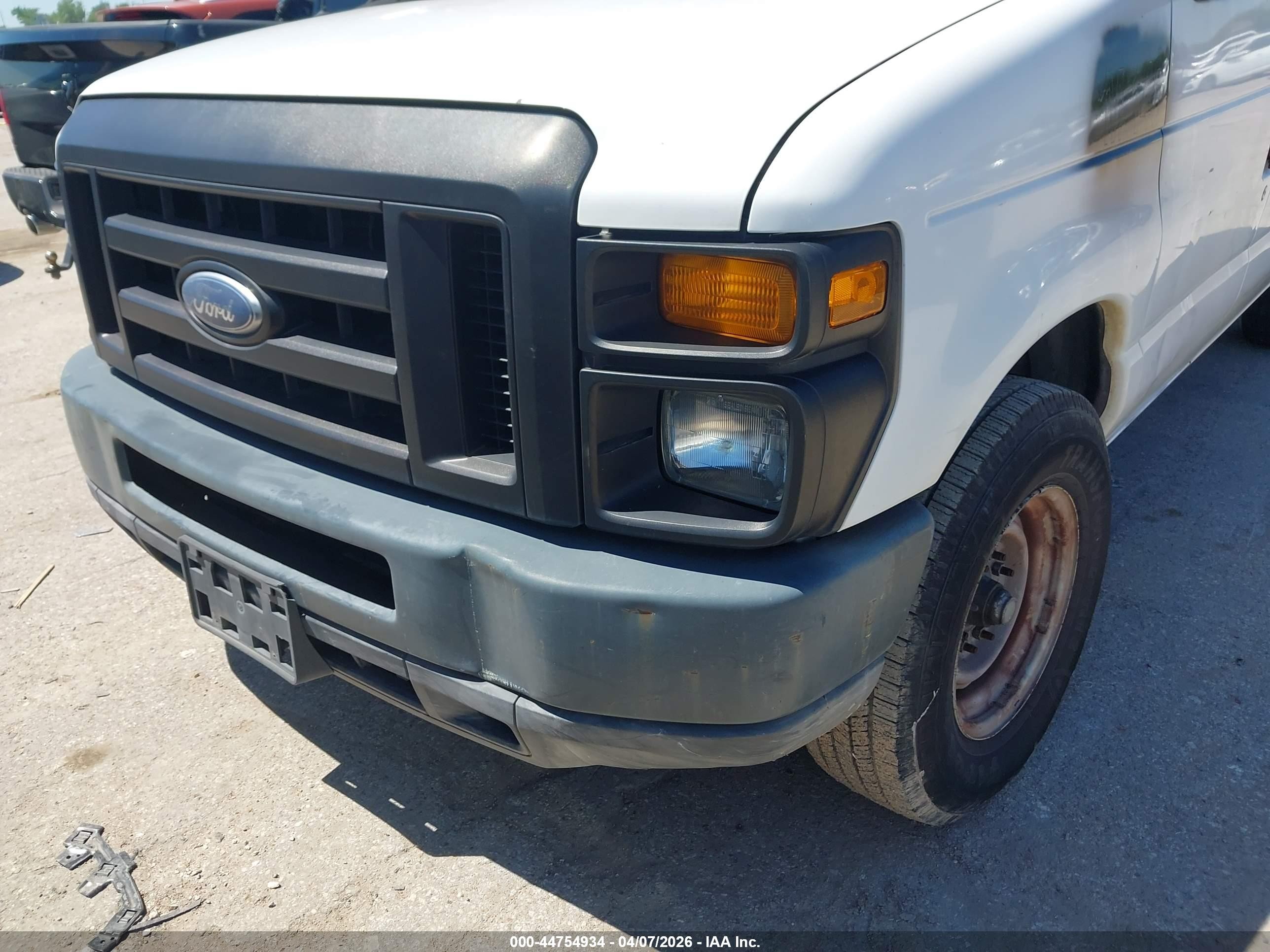 2009 Ford E-250 Commercial/recreational White vin: 1FTNS24WX9DA88054