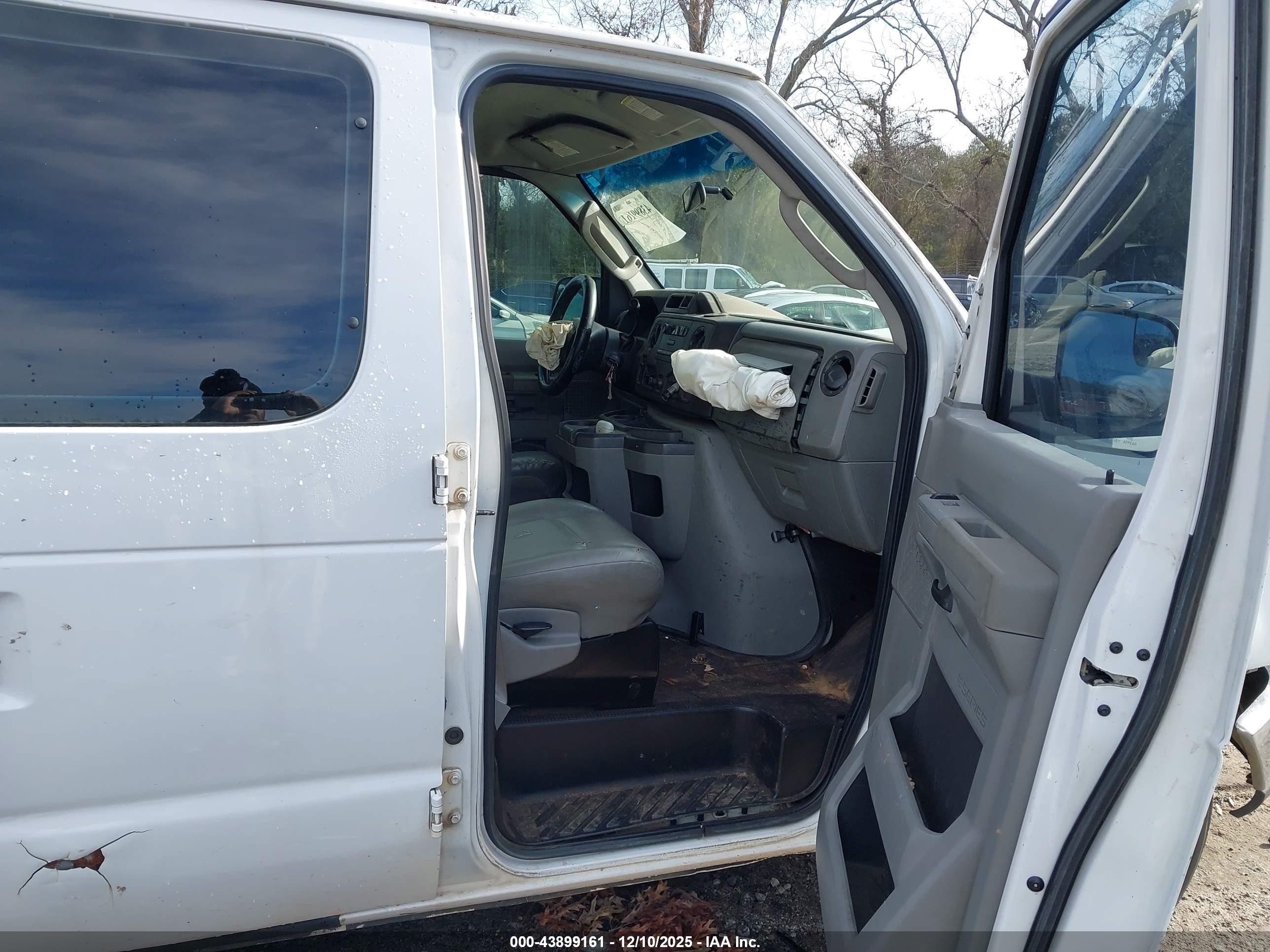 2010 Ford E-250 Commercial/recreational White vin: 1FTNS2ELXADA46699