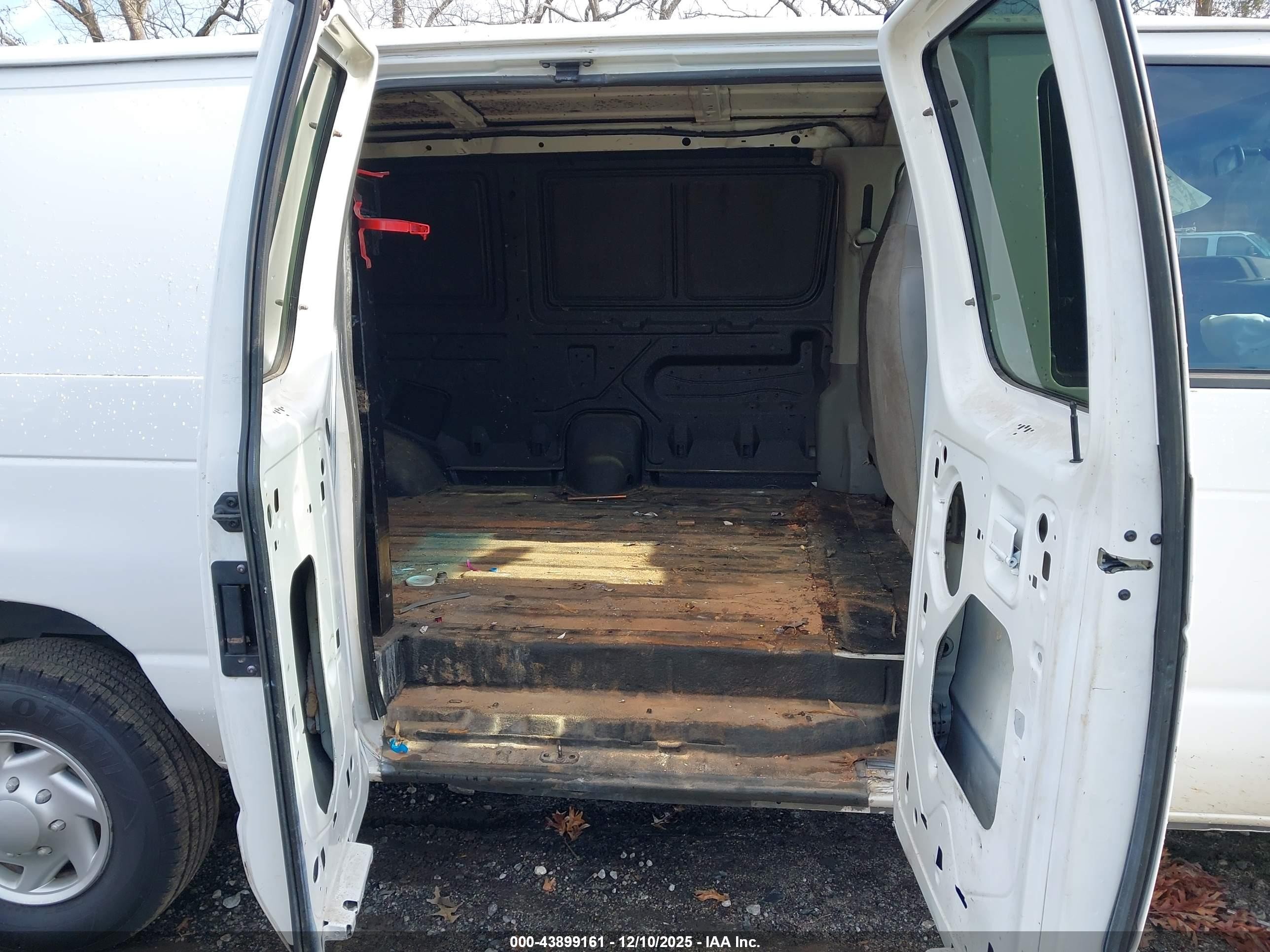 2010 Ford E-250 Commercial/recreational White vin: 1FTNS2ELXADA46699