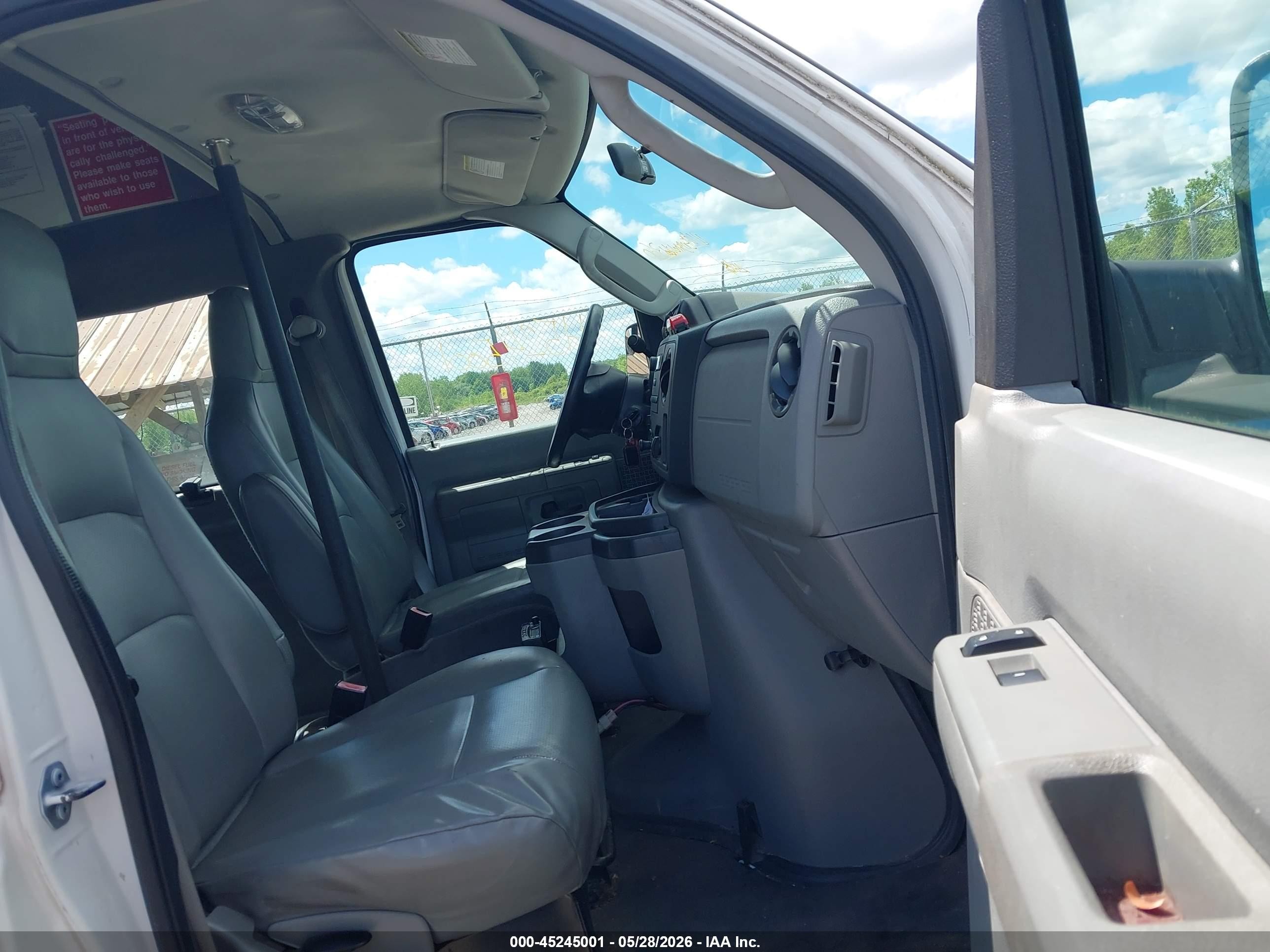 2011 Ford E-250 Commercial White vin: 1FTNS2EW4BDB29573