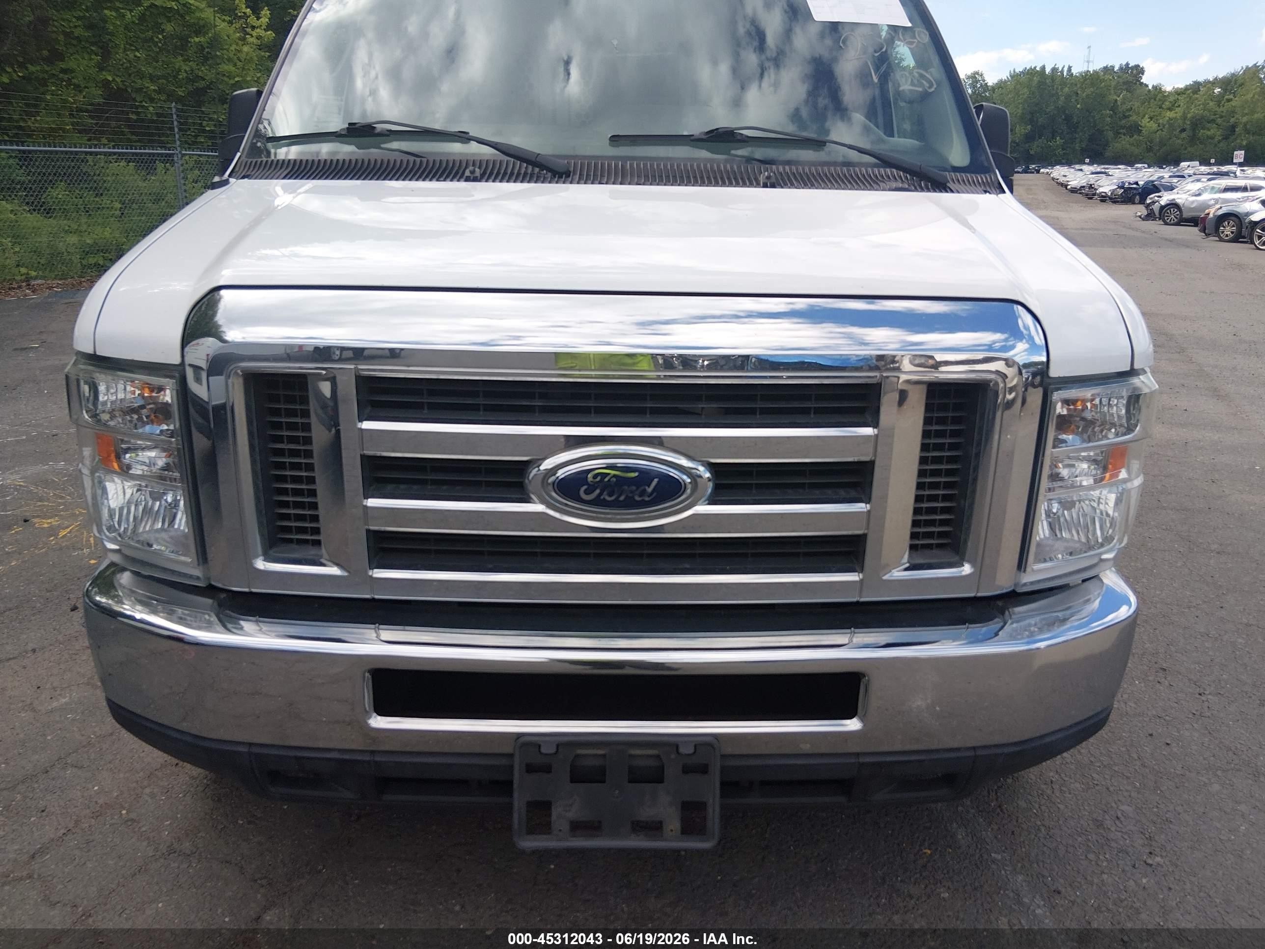 2011 Ford E-250 Commercial Белый vin: 1FTNS2EW5BDB39478