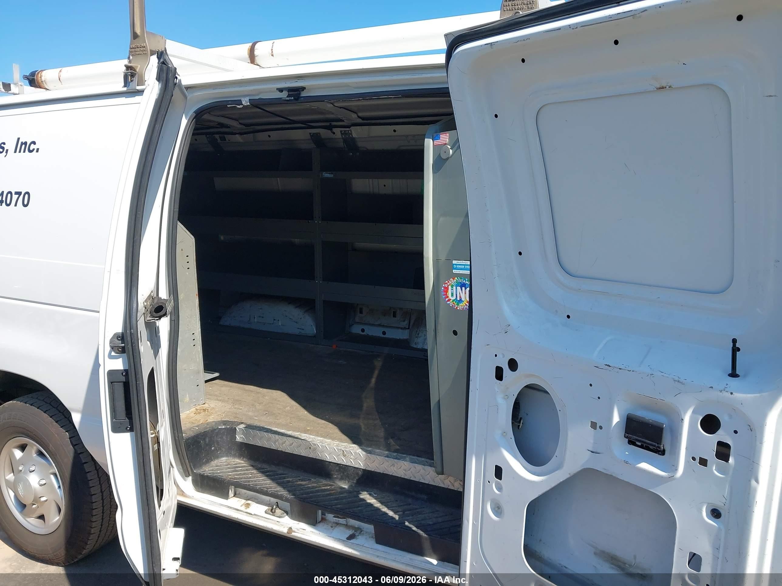 2011 Ford E-250 Commercial Белый vin: 1FTNS2EW5BDB39478
