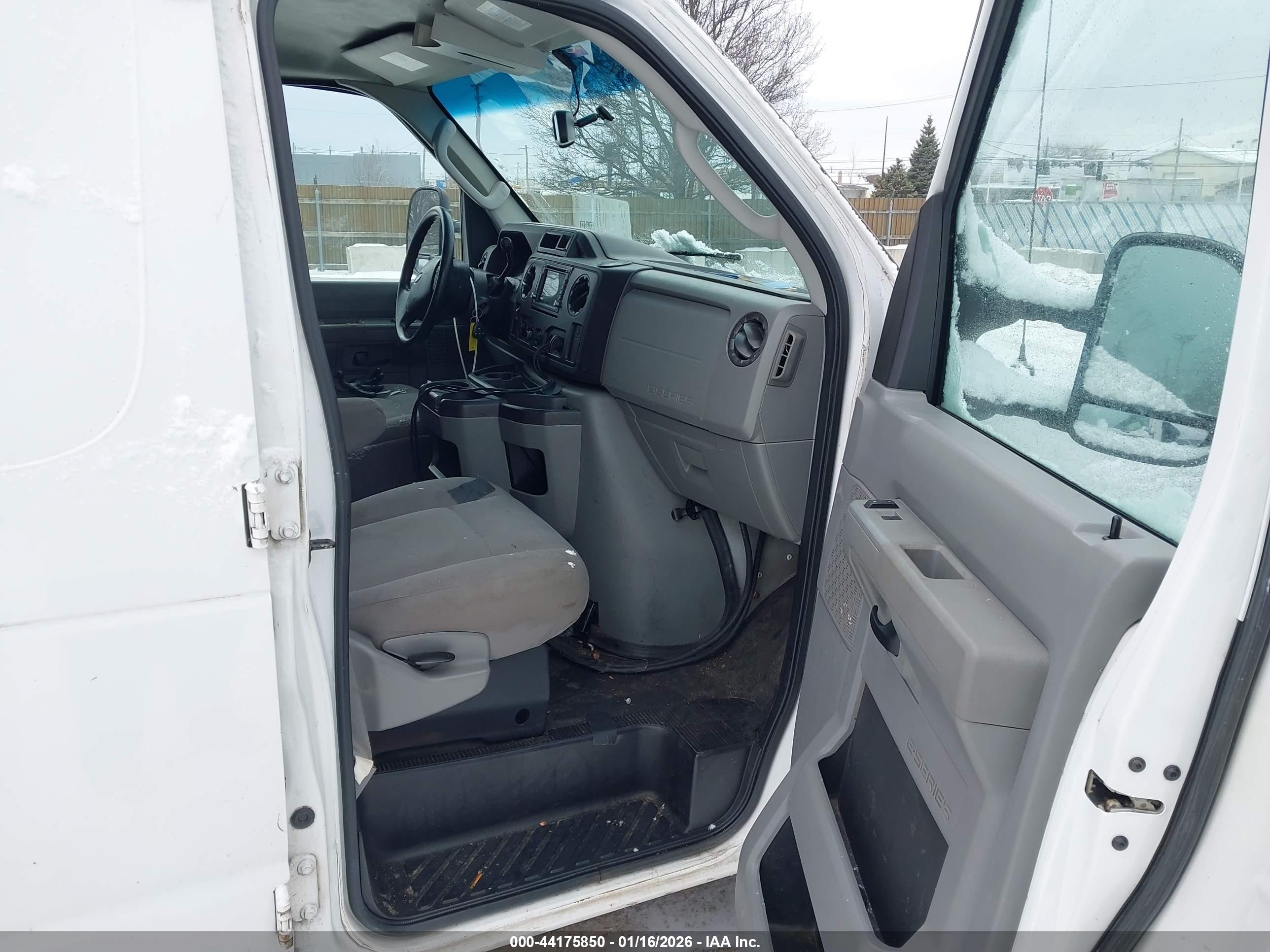 2010 Ford E-250 Commercial/recreational White vin: 1FTNS2EW6ADA01625