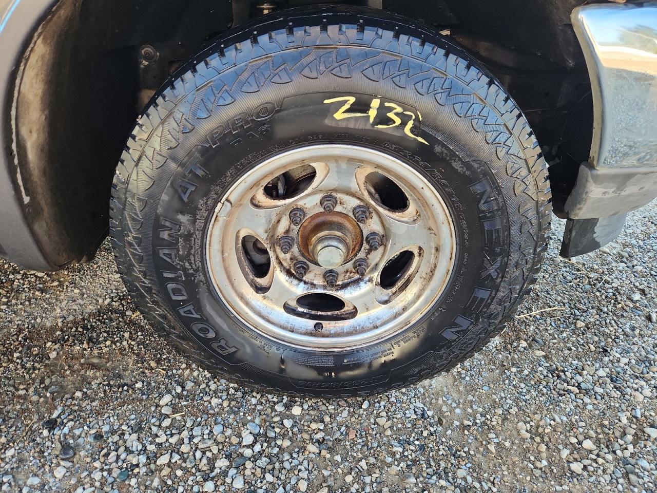 2004 Ford F250 Super Duty Угольный vin: 1FTNW20P54EB31396 Damage: Left Front Tire, Worn, Replacement Required