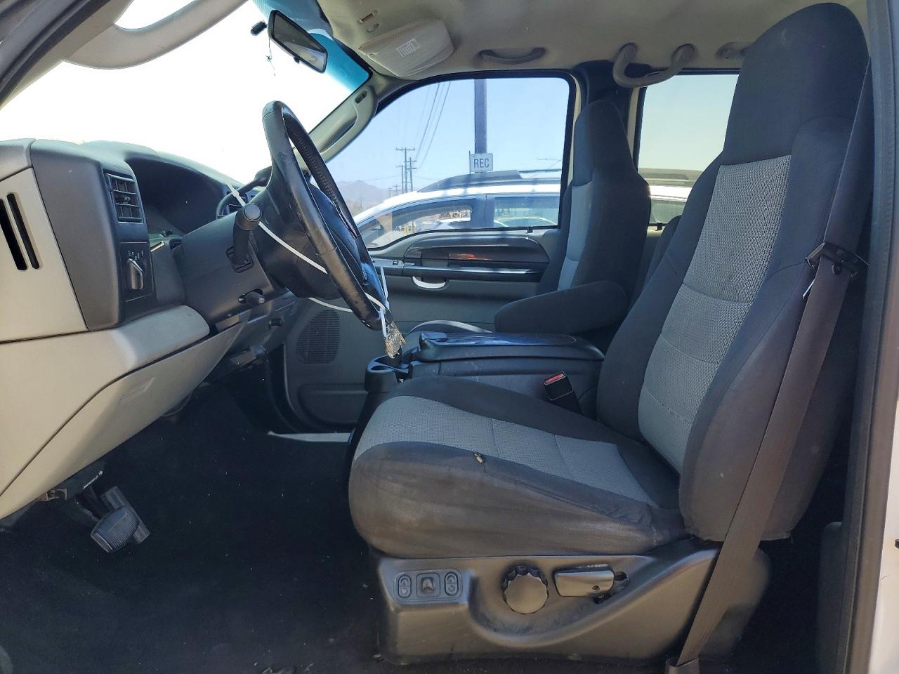 2004 Ford F250 Super Duty White vin: 1FTNW20P54EB66696