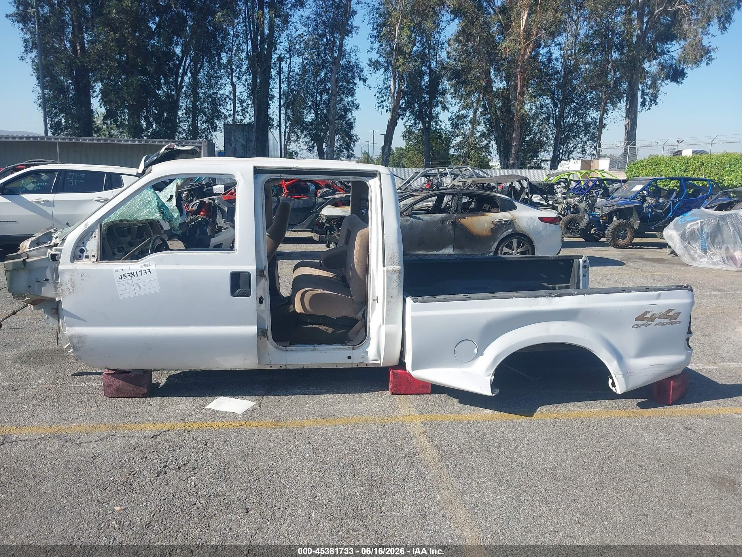 1999 Ford F-250 Lariat/xl/xlt White vin: 1FTNW21F1XEB03427