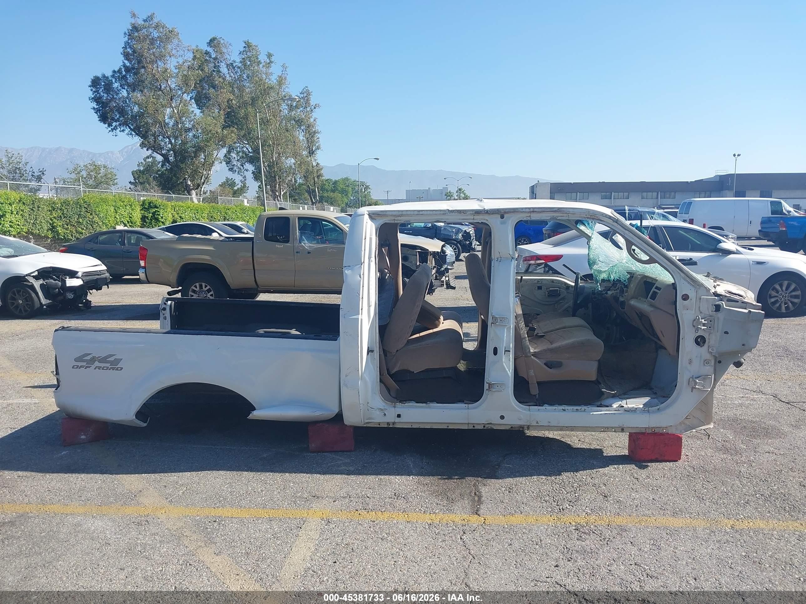 1999 Ford F-250 Lariat/xl/xlt White vin: 1FTNW21F1XEB03427