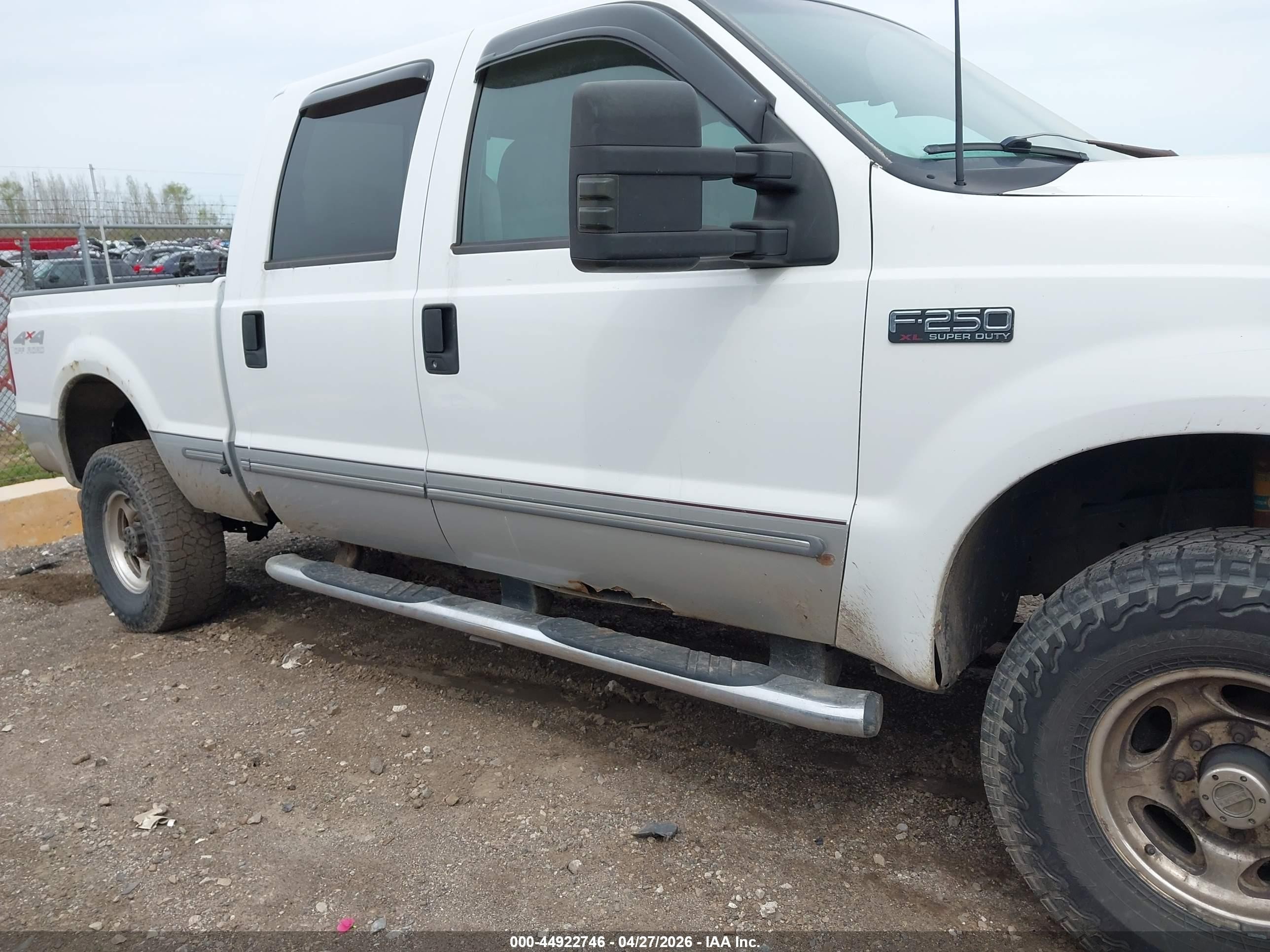 1999 Ford F-250   Белый vin: 1FTNW21F1XEC14141