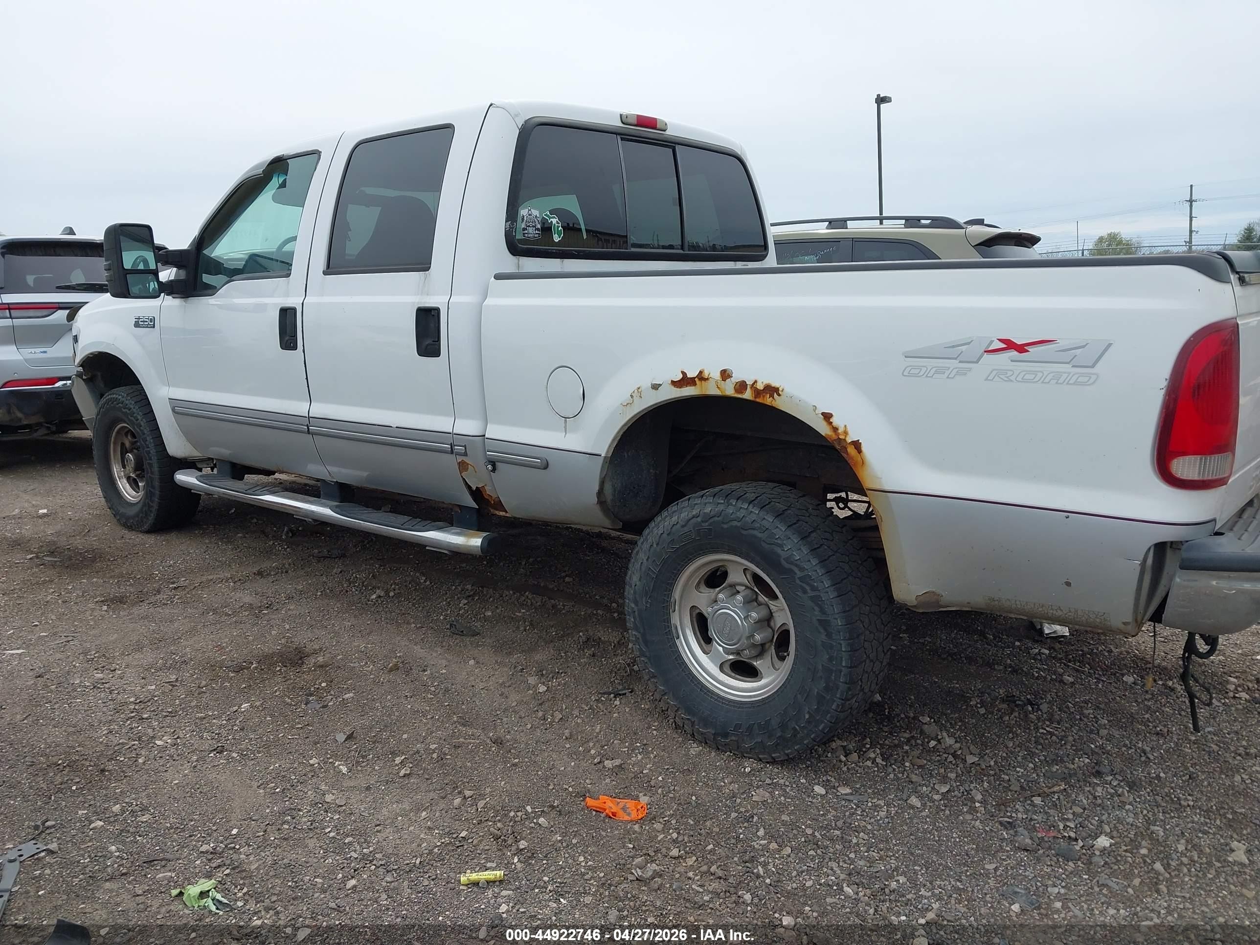 1999 Ford F-250   Белый vin: 1FTNW21F1XEC14141
