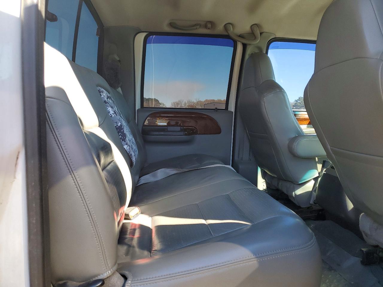 2003 Ford F250 White vin: 1FTNW21F43EA74676