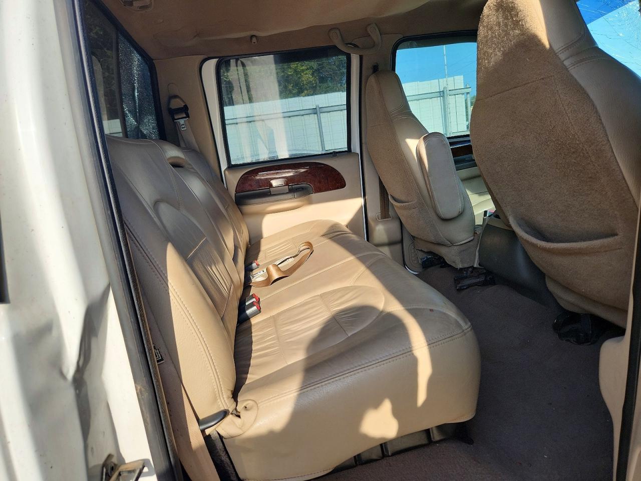 2000 Ford F250 Super Duty White vin: 1FTNW21F4YEE52325