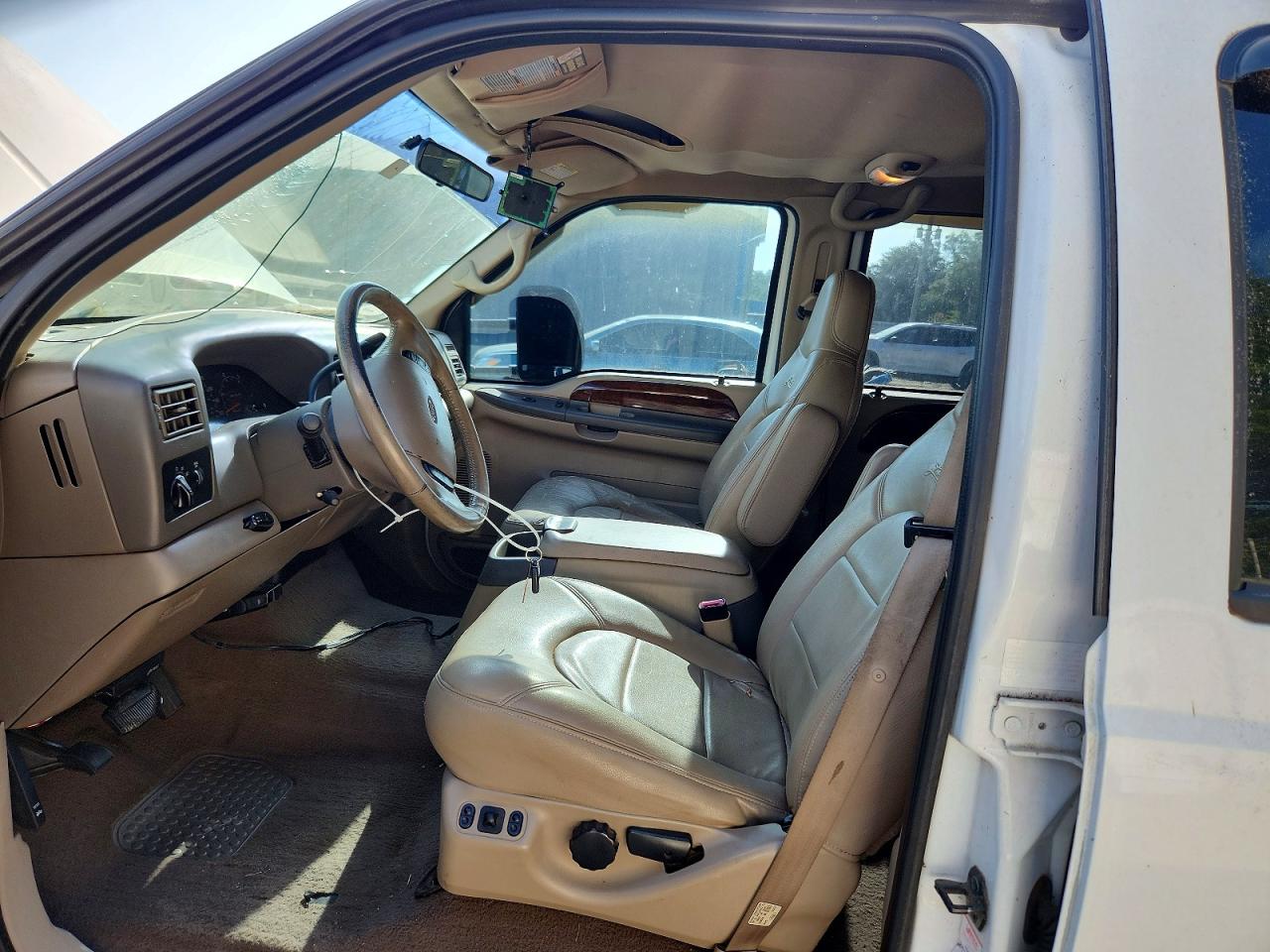 2000 Ford F250 Super Duty White vin: 1FTNW21F4YEE52325