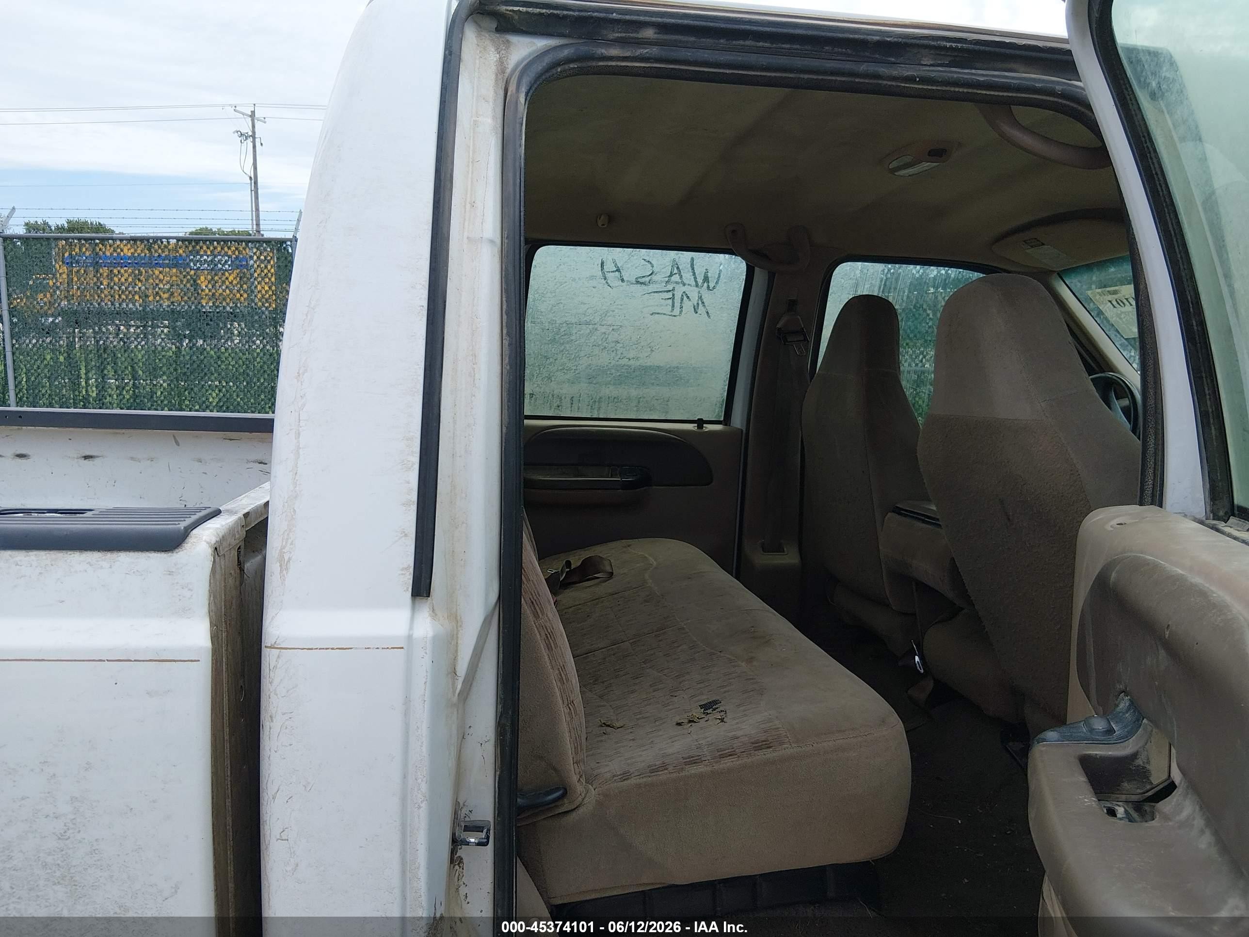 1999 Ford F-250   White vin: 1FTNW21F7XED07715