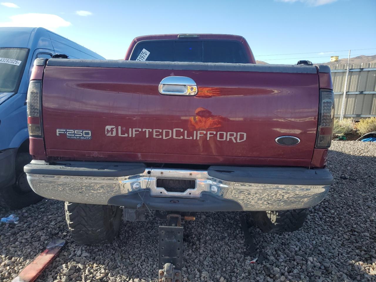 2000 Ford F250 Super Duty Maroon vin: 1FTNW21F7YEA94525