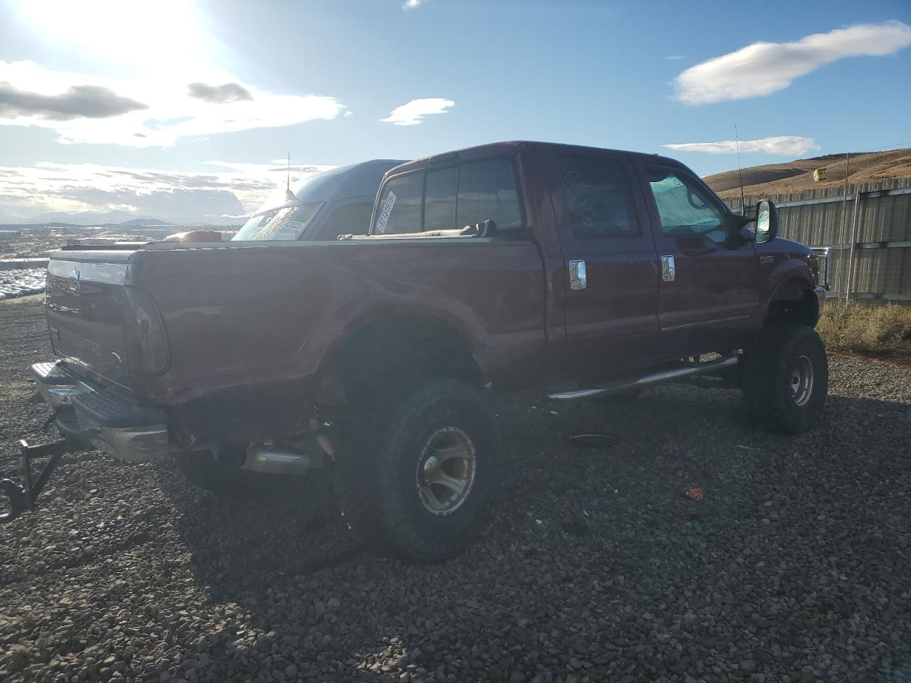 2000 Ford F250 Super Duty Maroon vin: 1FTNW21F7YEA94525