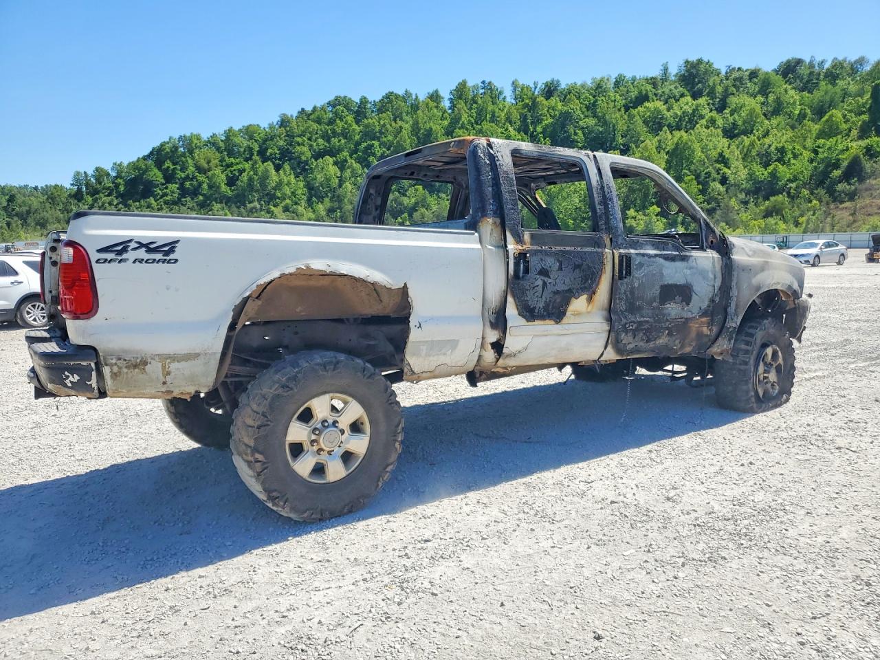 2002 Ford F250 Super Duty White vin: 1FTNW21F82ED54132