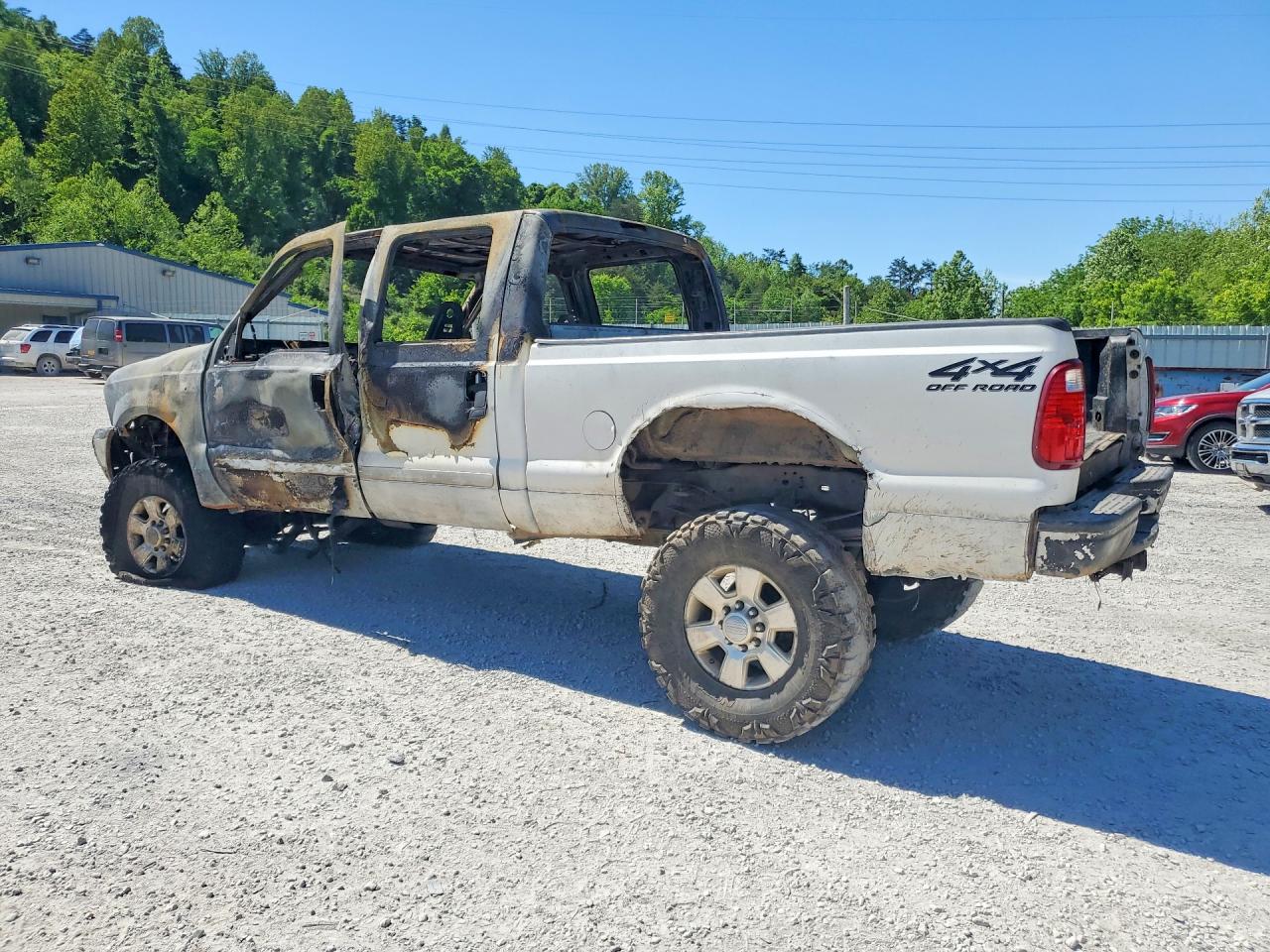 2002 Ford F250 Super Duty White vin: 1FTNW21F82ED54132