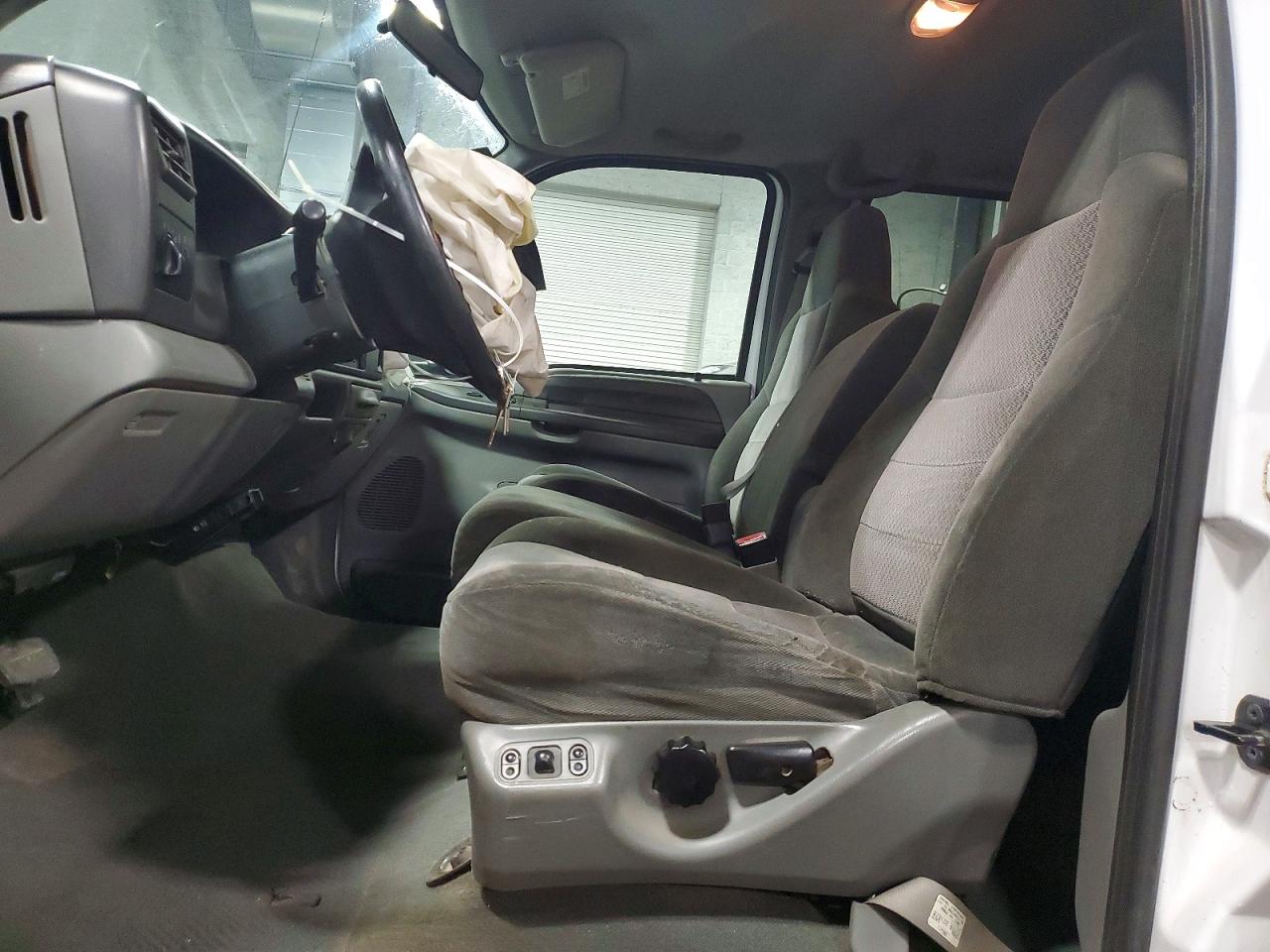 2002 Ford F250 Super Duty White vin: 1FTNW21L02ED48220
