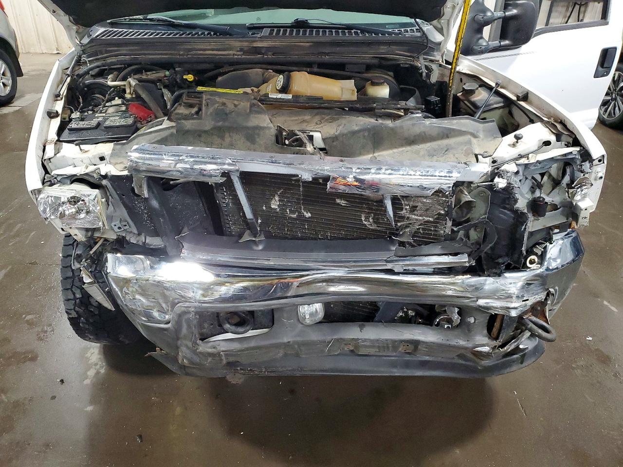 2002 Ford F250 Super Duty White vin: 1FTNW21L02ED48220