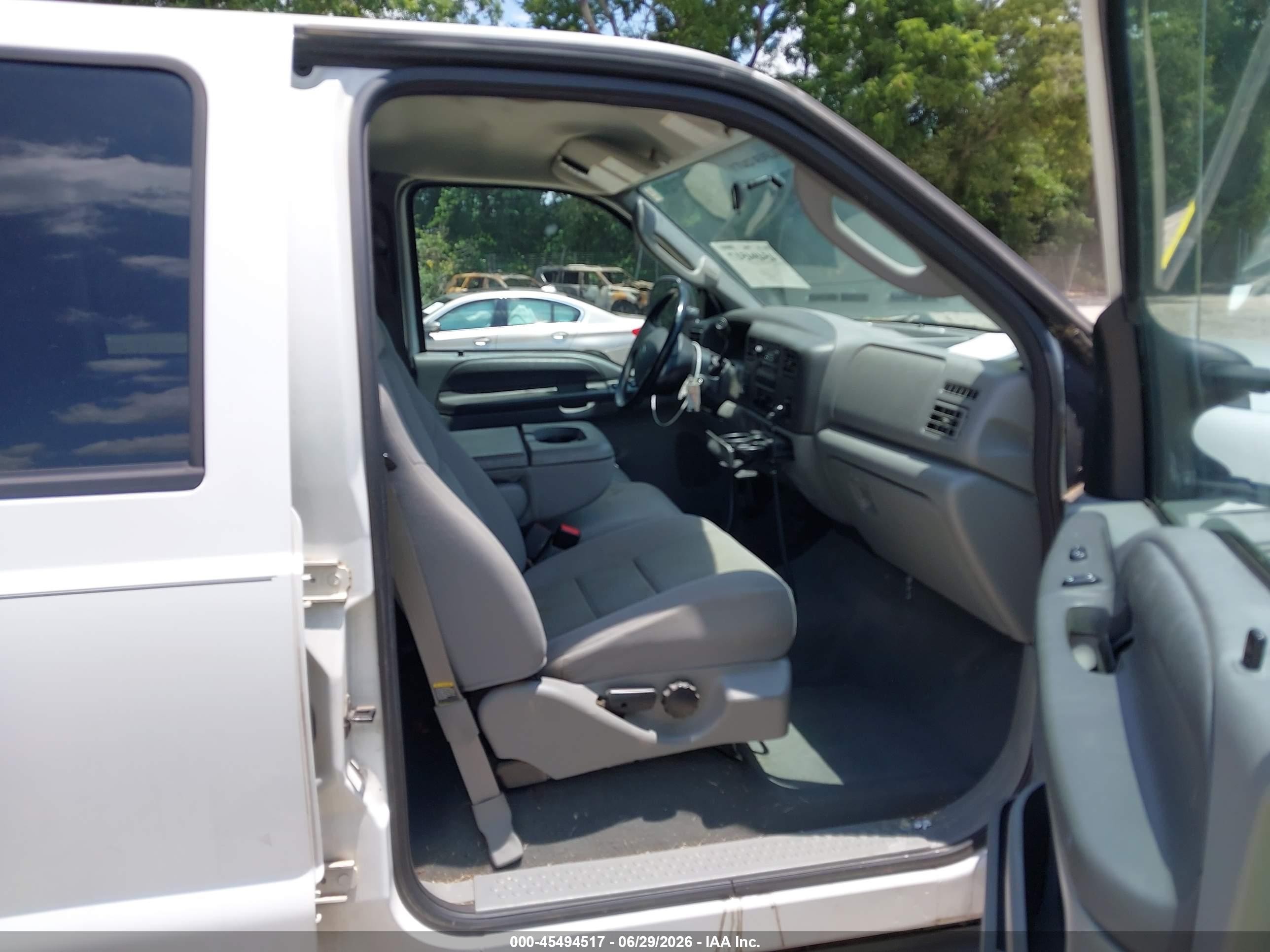2004 Ford F-250 Lariat/xl/xlt White vin: 1FTNW21L04ED56367