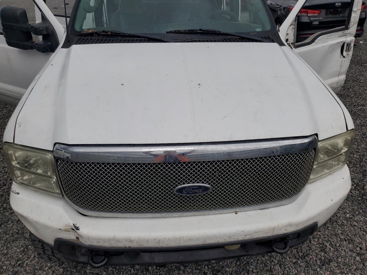 2003 Ford F250 Super Duty White vin: 1FTNW21L13EA95202