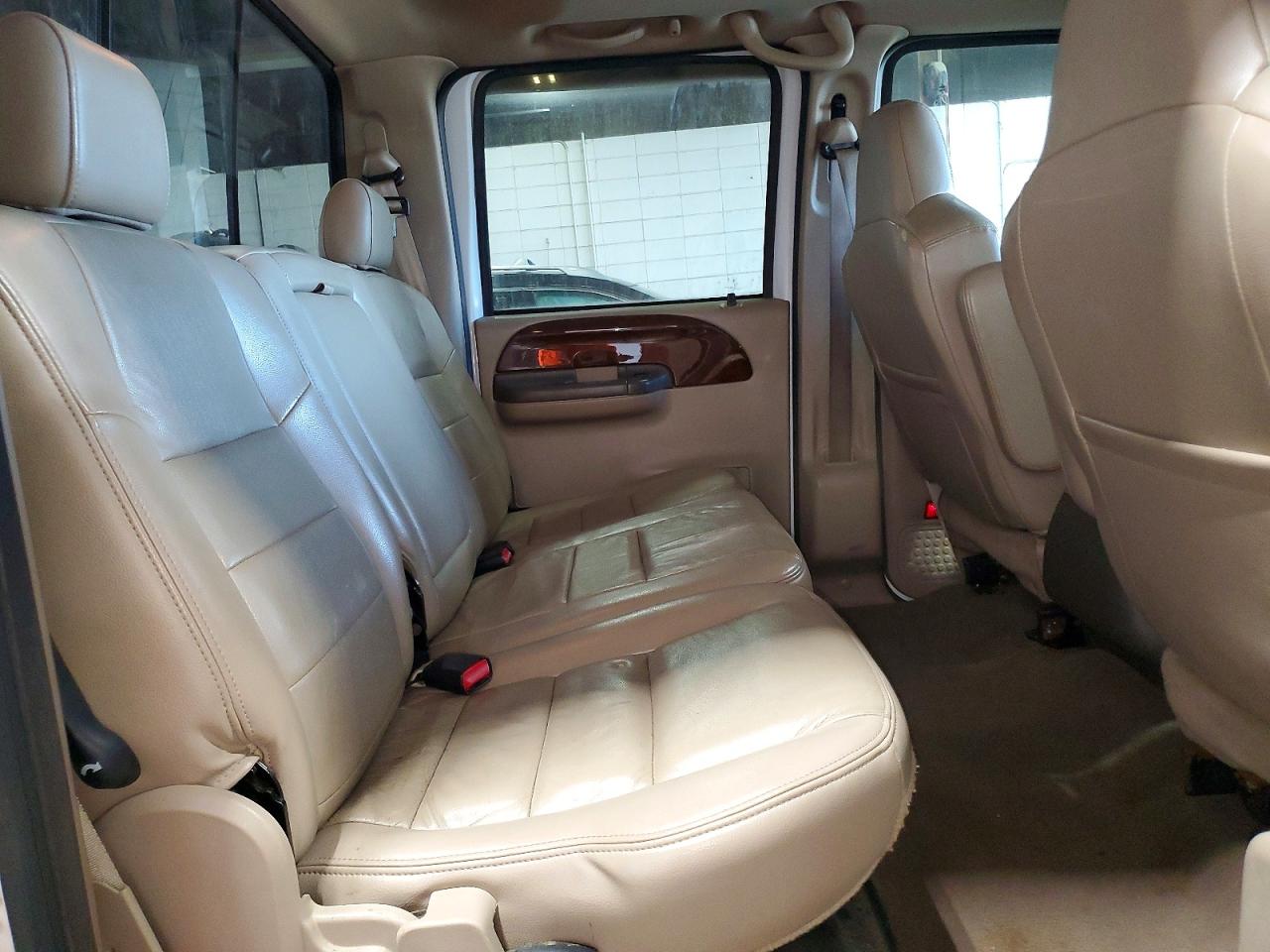 2004 Ford F250 Super Duty White vin: 1FTNW21P24ED16701