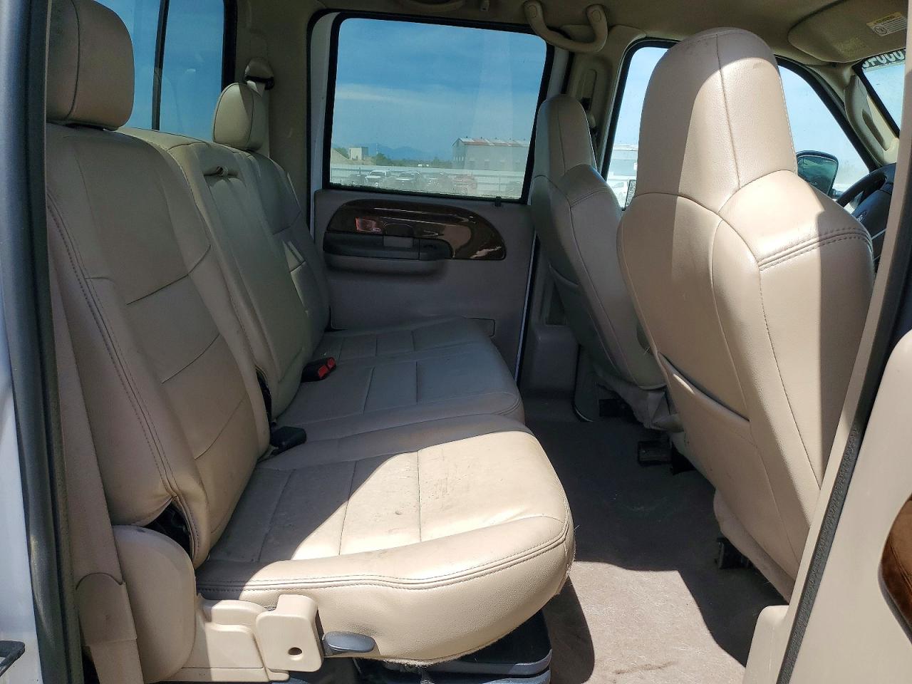 2004 Ford F250 Super Duty White vin: 1FTNW21P84EC11306
